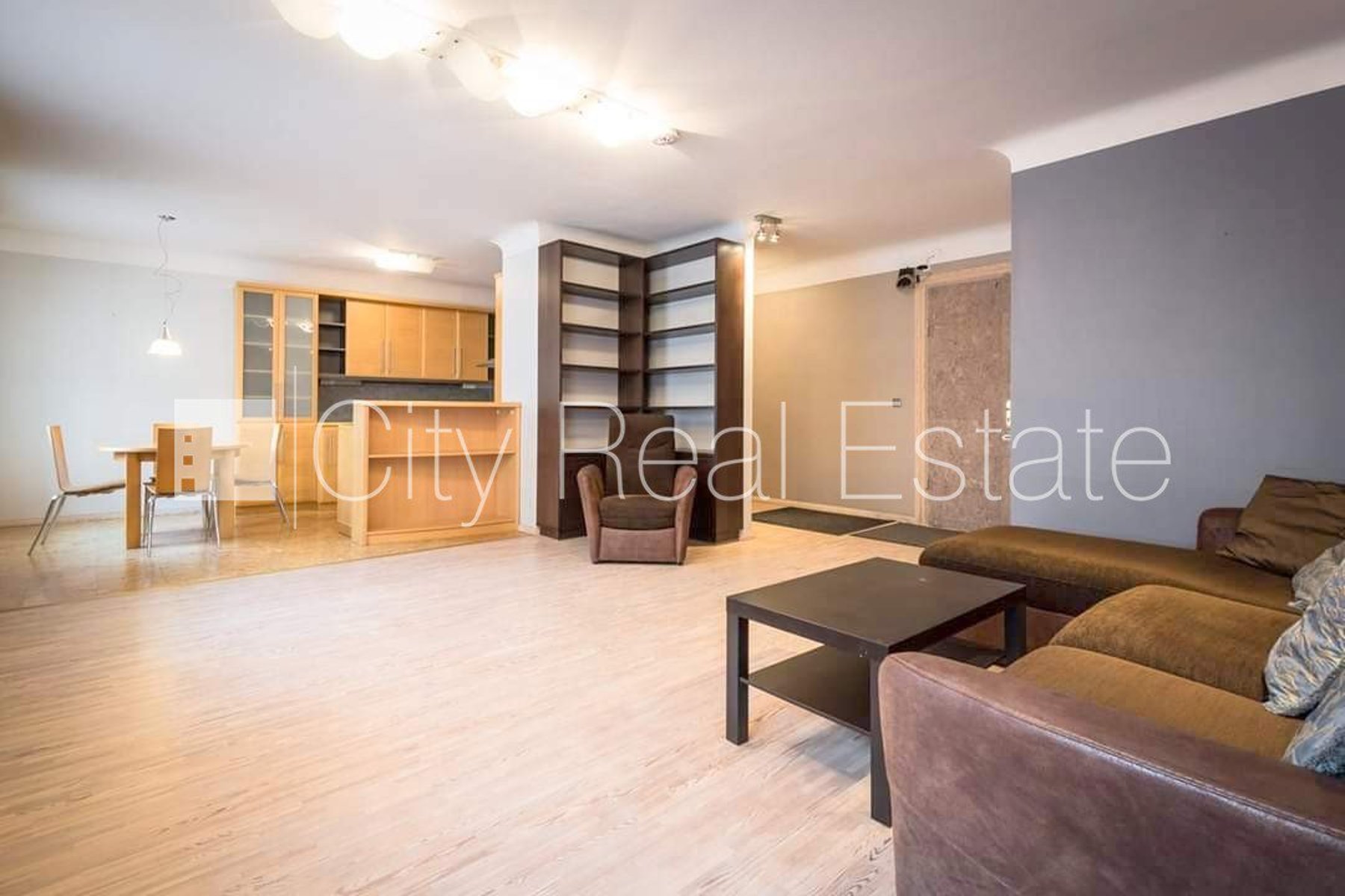 4 istabu dzīvoklis Rīga, Vecrīga, 107 m², izīrē, Foto 2 no 10