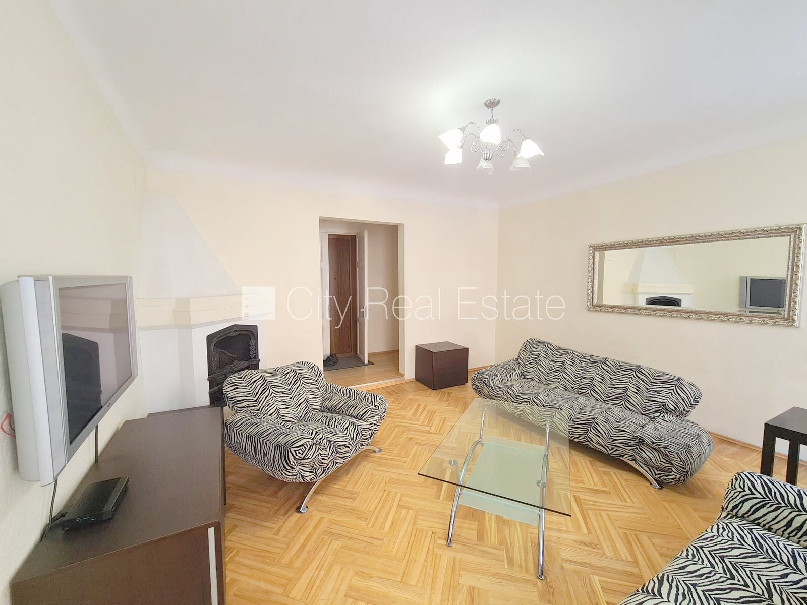 3 istabu dzīvoklis Rīga, Vecrīga, 97 m², izīrē, Foto 2 no 10