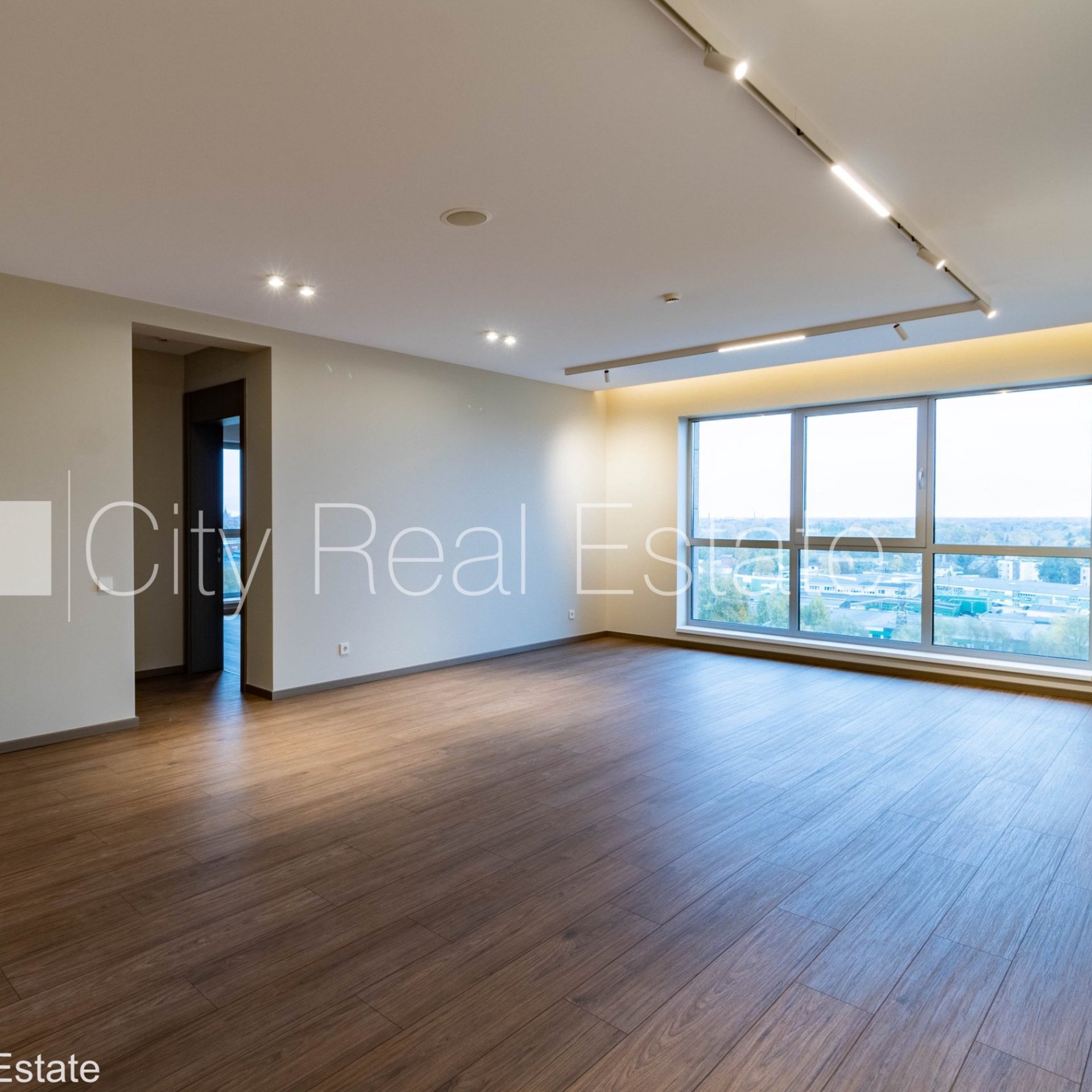 3 istabu dzīvoklis Rīga, Šampēteris, 85 m², pārdod, Foto 1 no 10