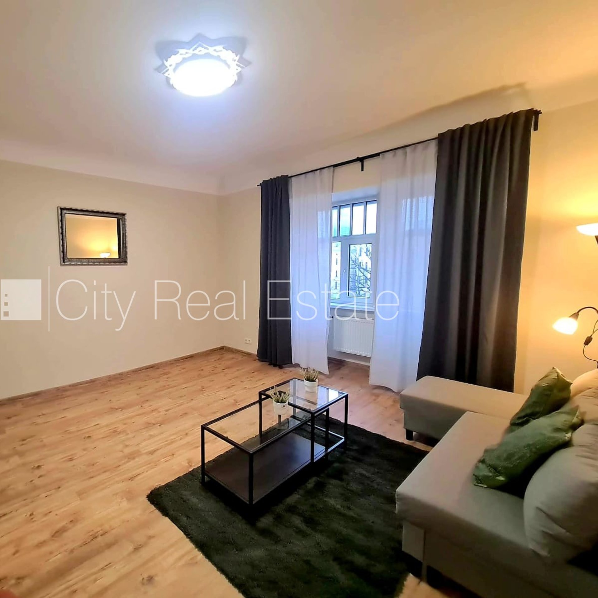 3 istabu dzīvoklis Rīga, Centrs, 80 m², izīrē, Foto 2 no 10