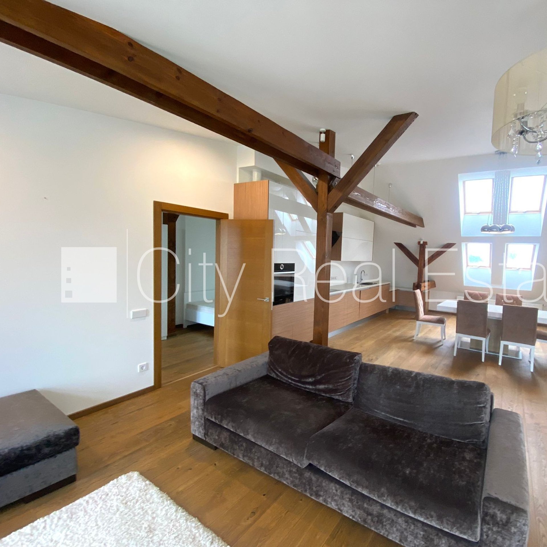 4 istabu dzīvoklis Rīga, Centrs, 129 m², izīrē, Foto 2 no 10