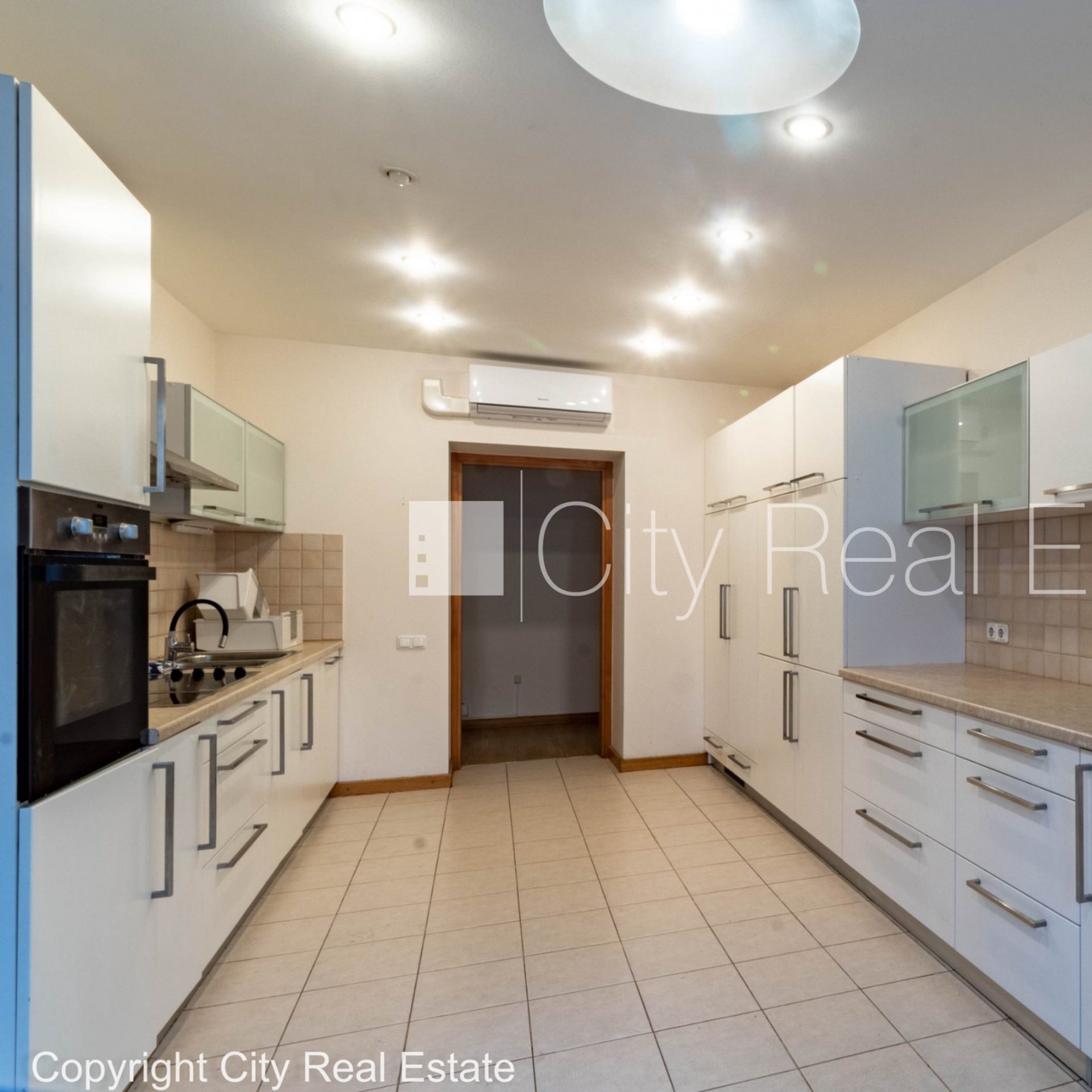 7 istabu dzīvoklis Rīga, Centrs, 299 m², izīrē, Foto 8 no 10