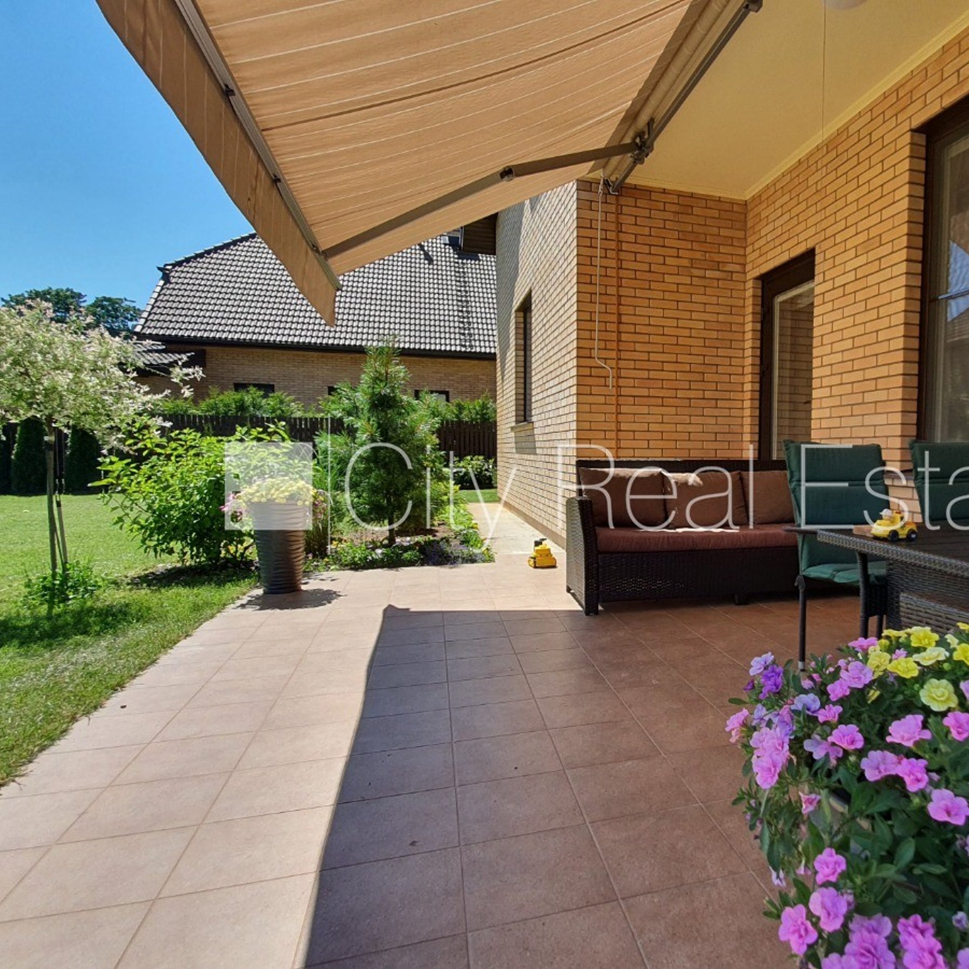 Māja Rīga, Bieriņi, 350 m², izīrē, Foto 2 no 10