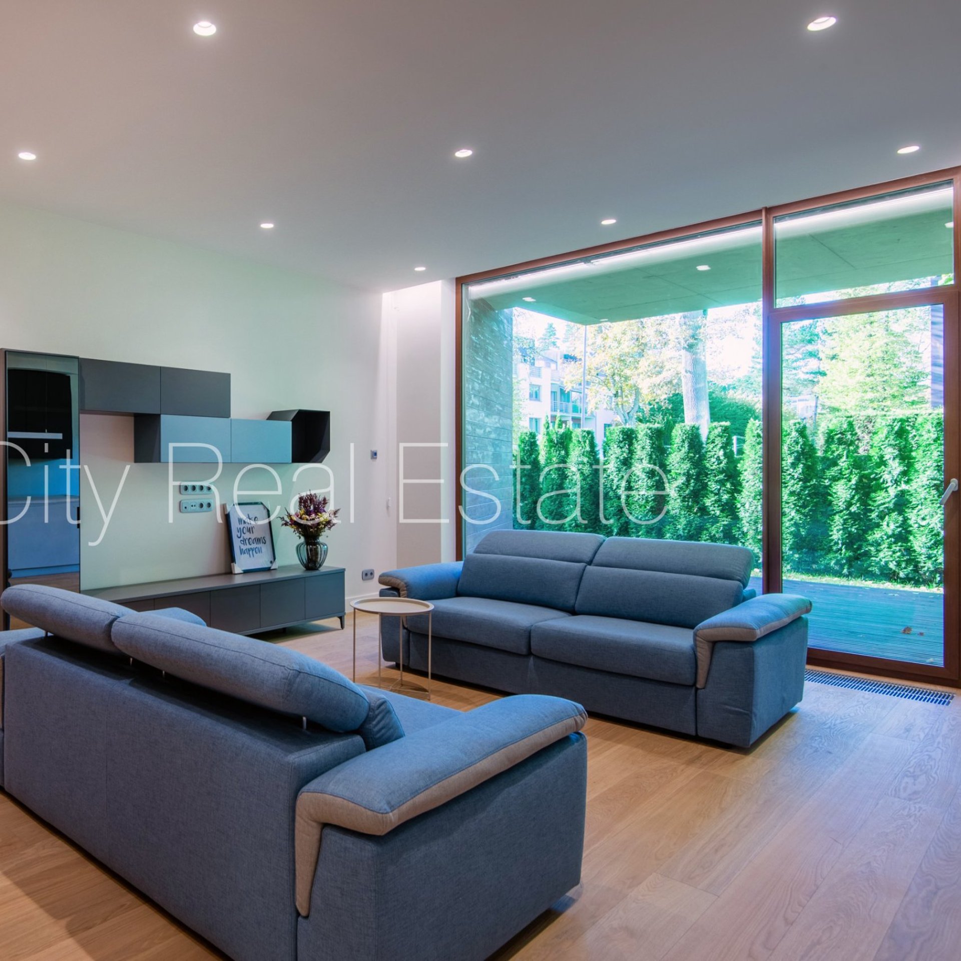 3-toaline korter Jūrmala, Dzintari, 131 m², üür, Foto 1 / 10
