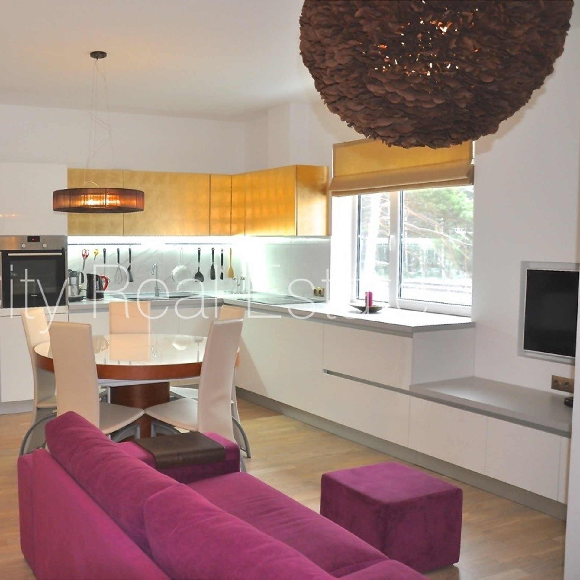 3-toaline korter Jūrmala, Dzintari, 70 m², üür, Foto 1 / 10
