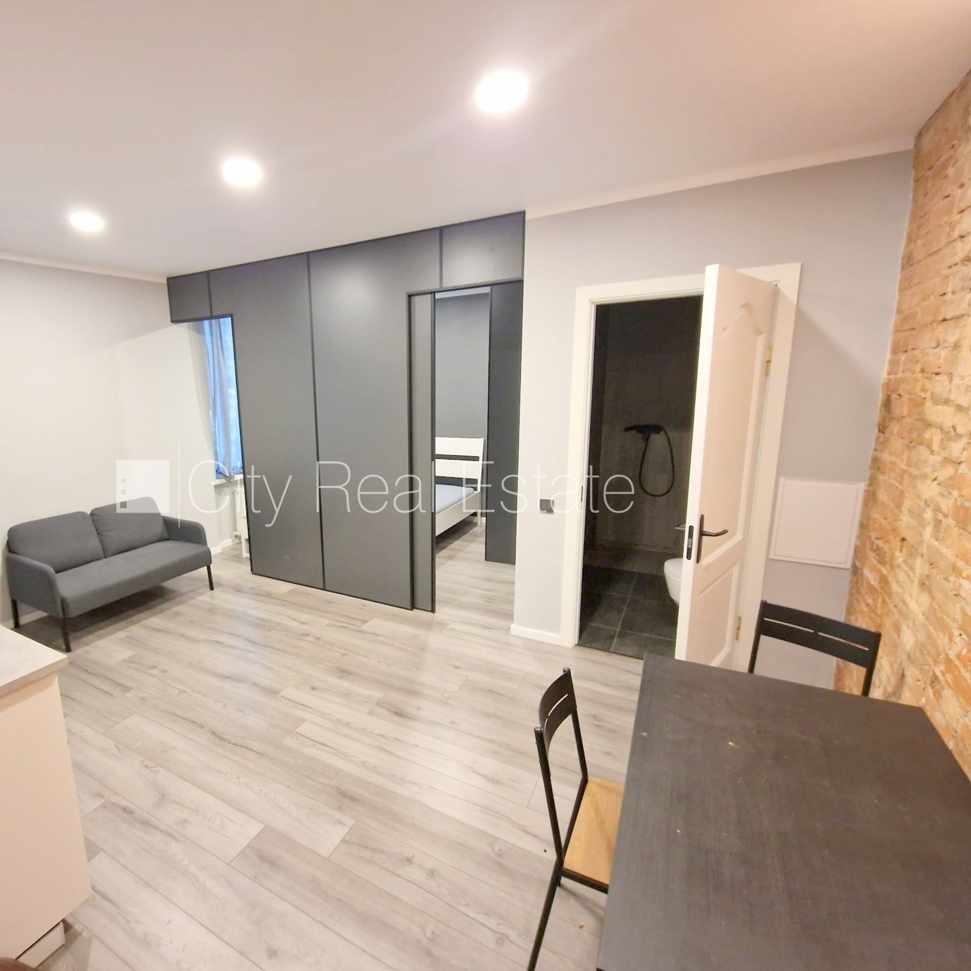 2 kambarių butas Rīga, Centrs, 31 m², nuomojamas, Nuotrauka 1 iš 10