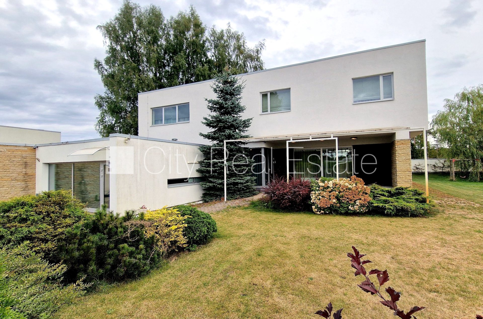 House for sale in Mārupe Parish, 377 m², Photo 2 of 10