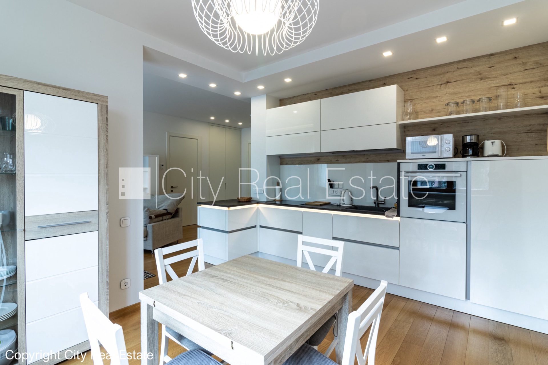 2-комнатная квартира в Юрмала, Булдури, 120 м², продажа, Фото 1 из 10