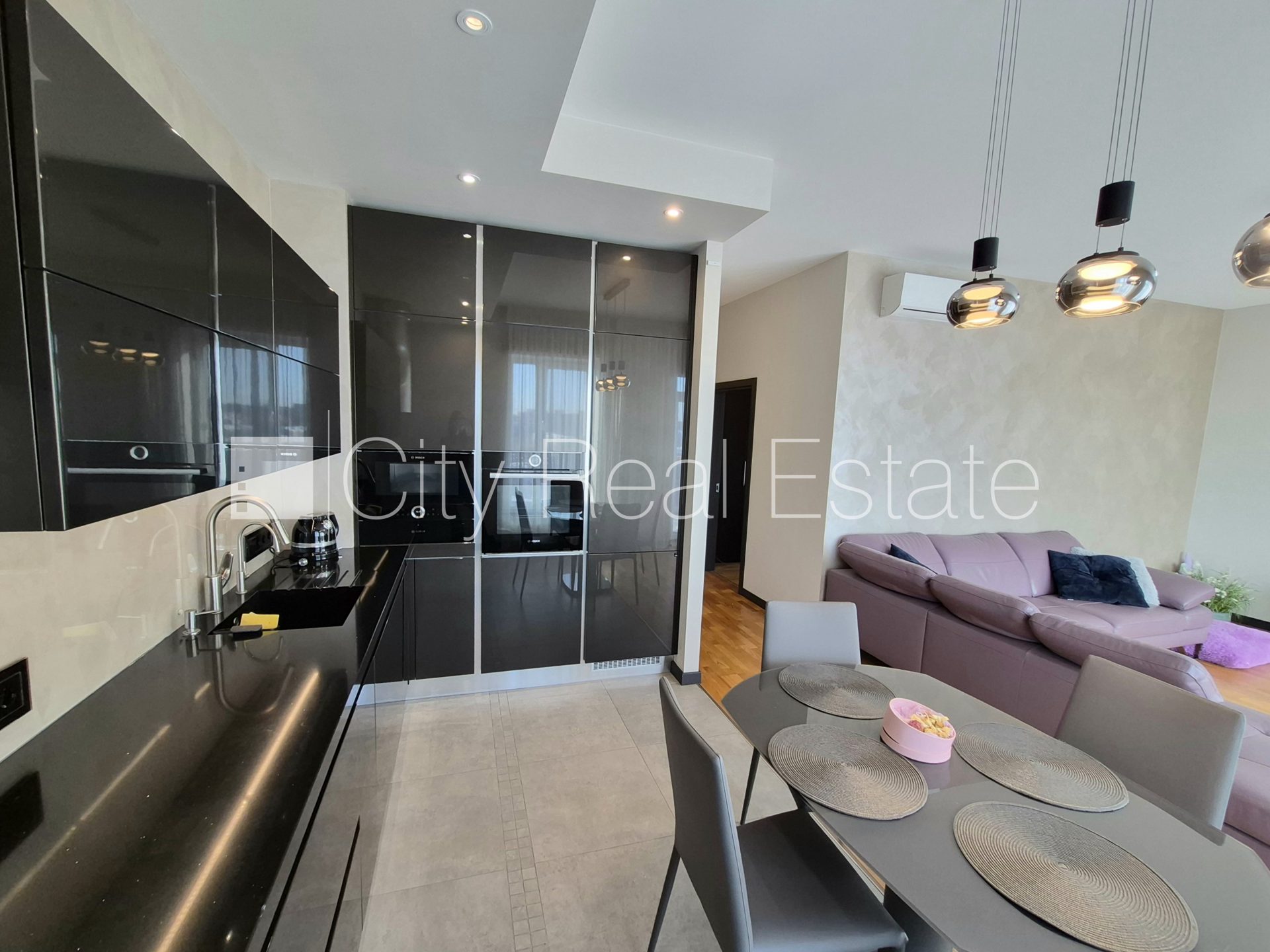 4 kambarių butas Rīga, Centrs, 104 m², parduodamas, Nuotrauka 2 iš 10