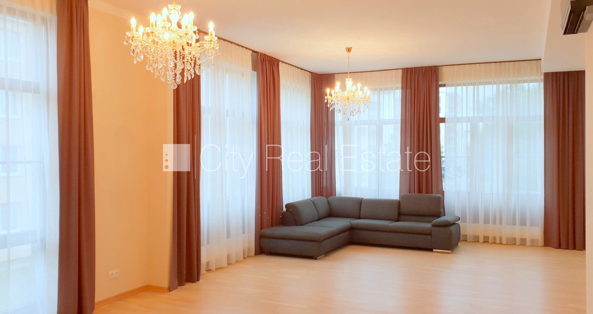 5 kambarių butas Rīga, Centrs, 249 m², nuomojamas, Nuotrauka 1 iš 10