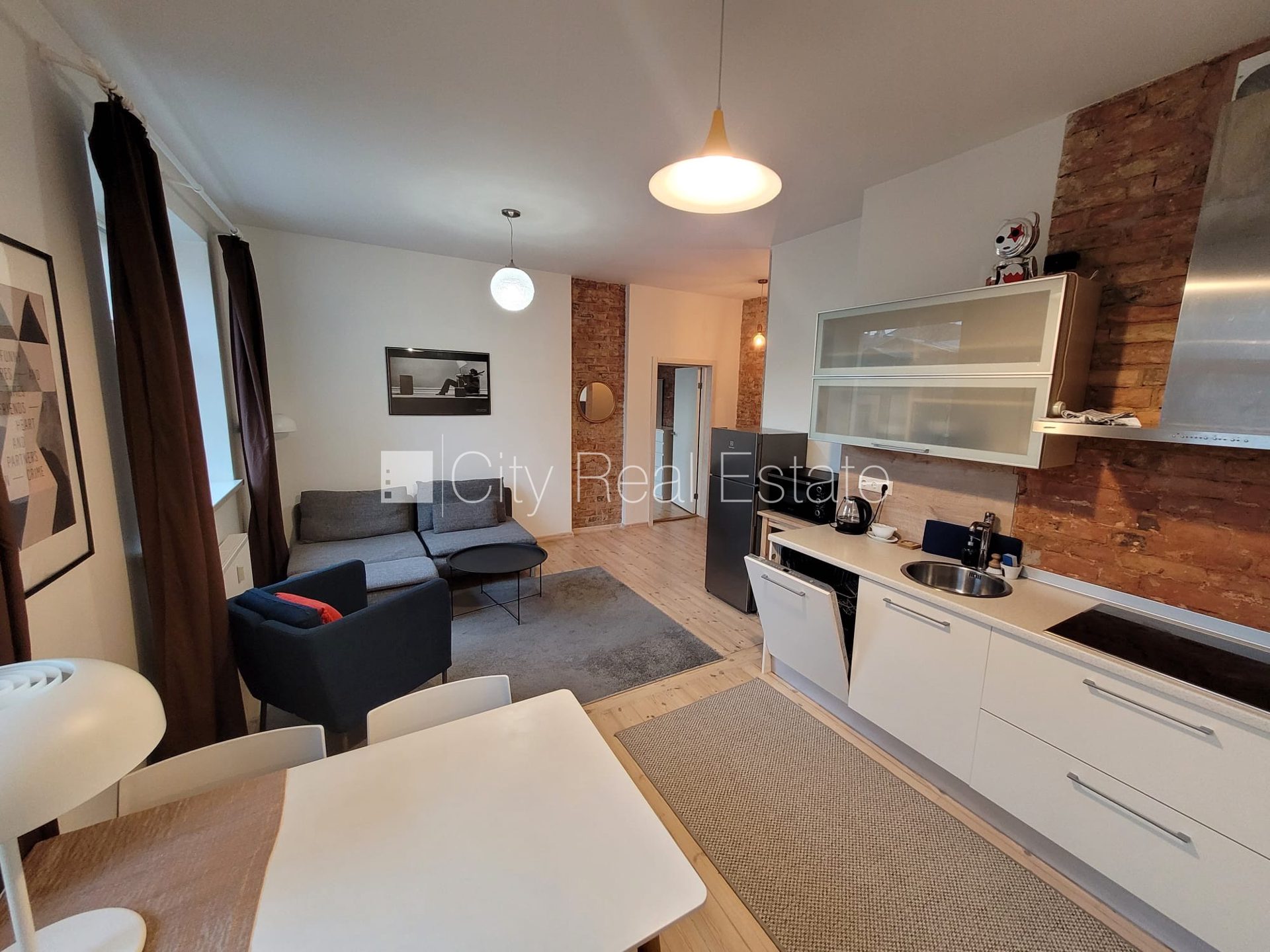 3-комнатная квартира в Рига, Центр, 55 м², аренда, Фото 1 из 10