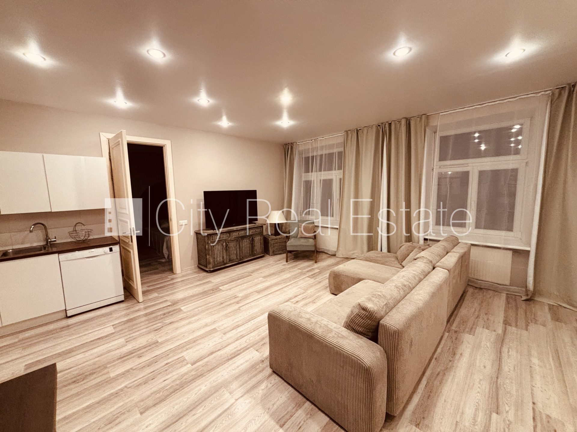 3-комнатная квартира в Рига, Центр, 79 м², аренда, Фото 2 из 10
