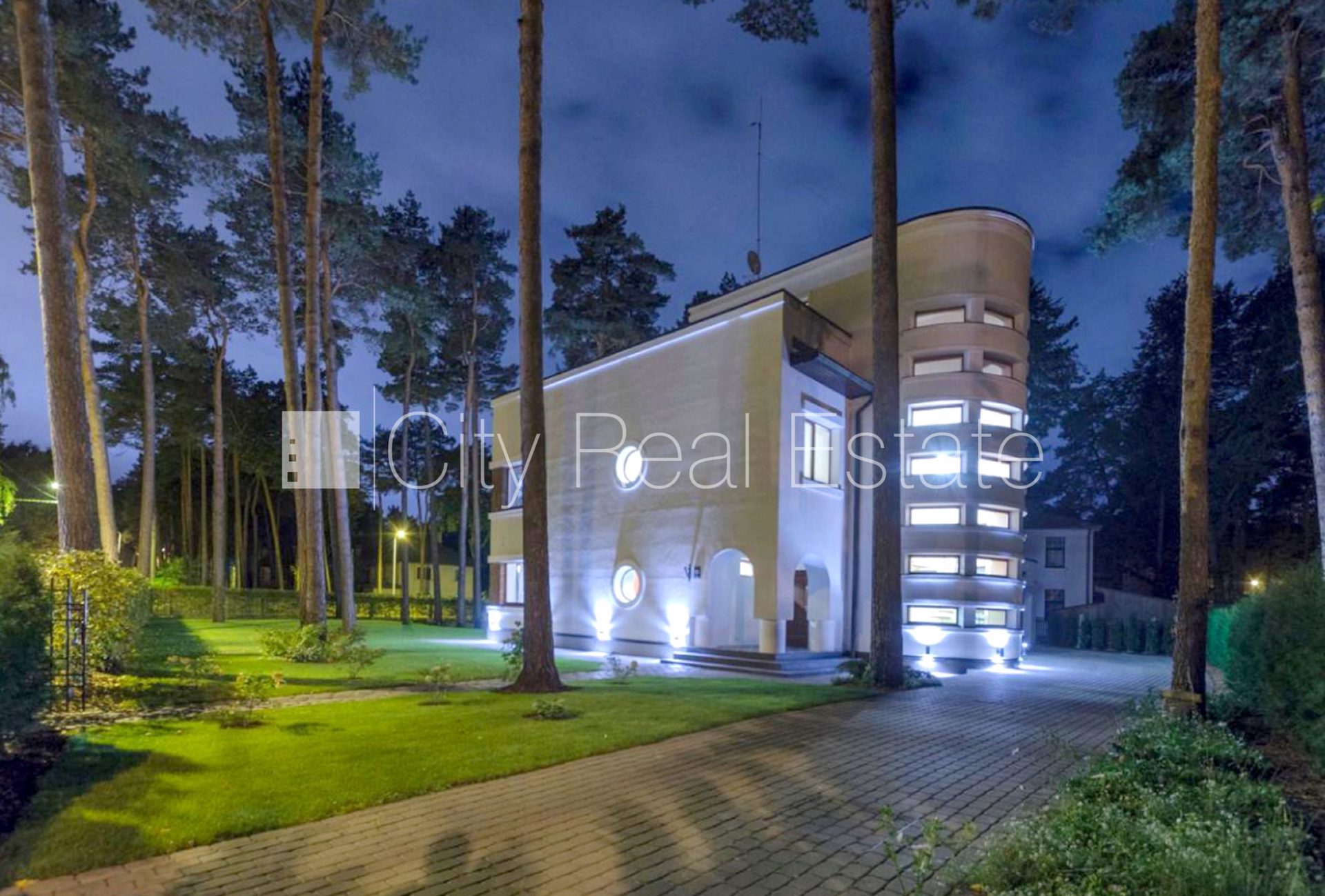 House for sale in Riga, Mežaparks, 410 m², Photo 1 of 10