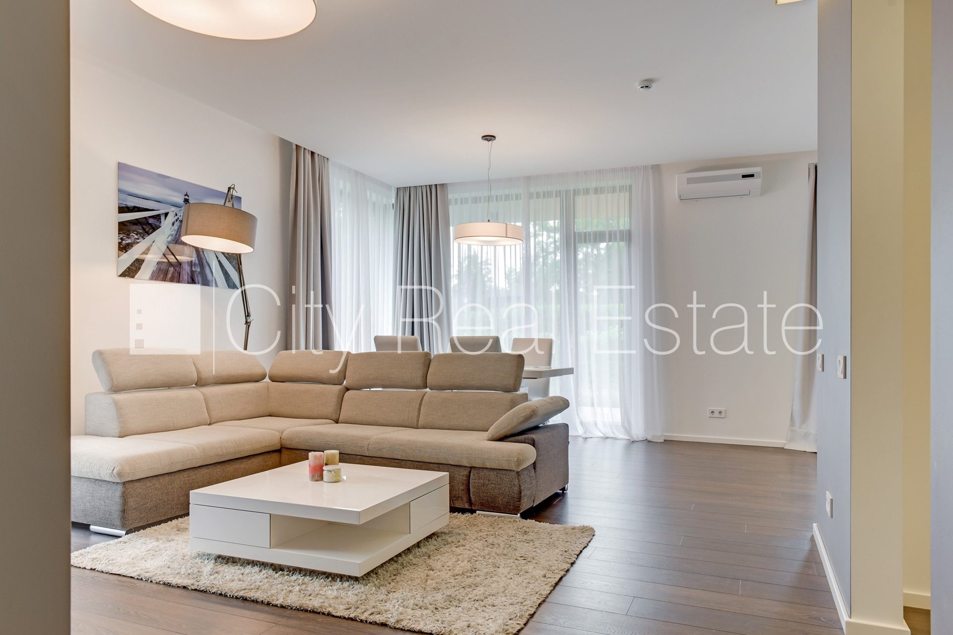 3-комнатная квартира в Юрмала, Меллужи, 143 м², аренда, Фото 1 из 10