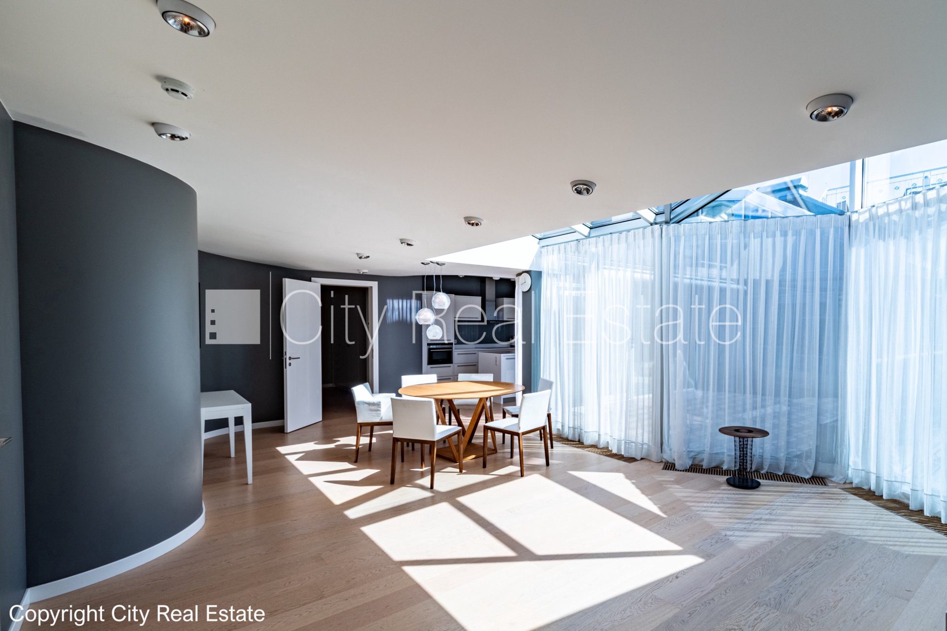 3-комнатная квартира в Рига, Центр, 154 м², продажа, Фото 2 из 10