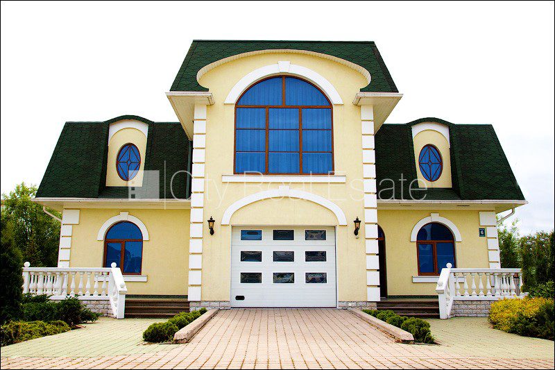 House for sale in Mārupe Parish, 332 m², Photo 1 of 10