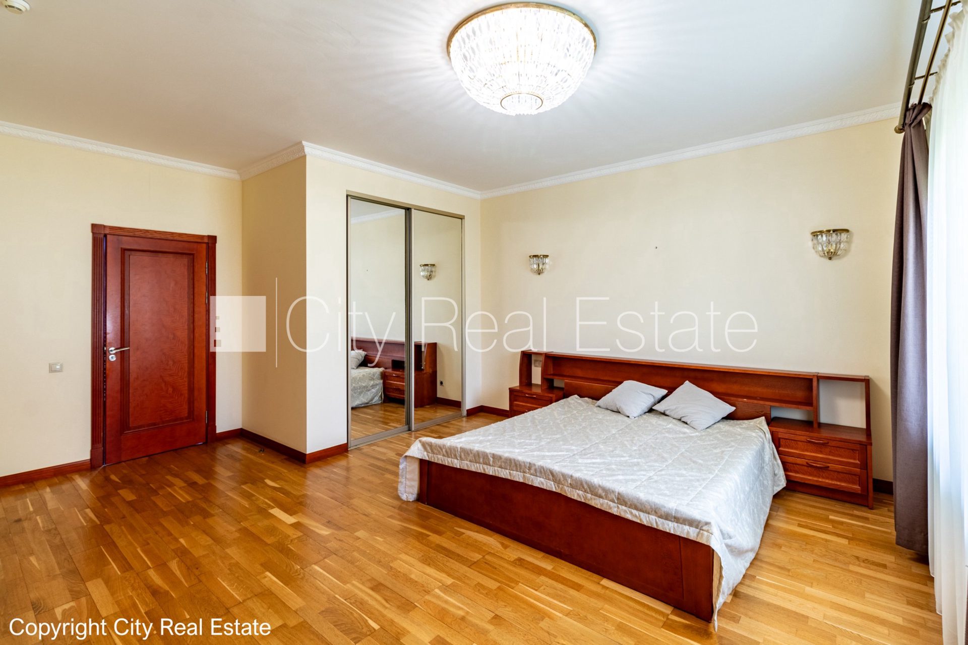 House for sale in Mārupe Parish, 332 m², Photo 9 of 10