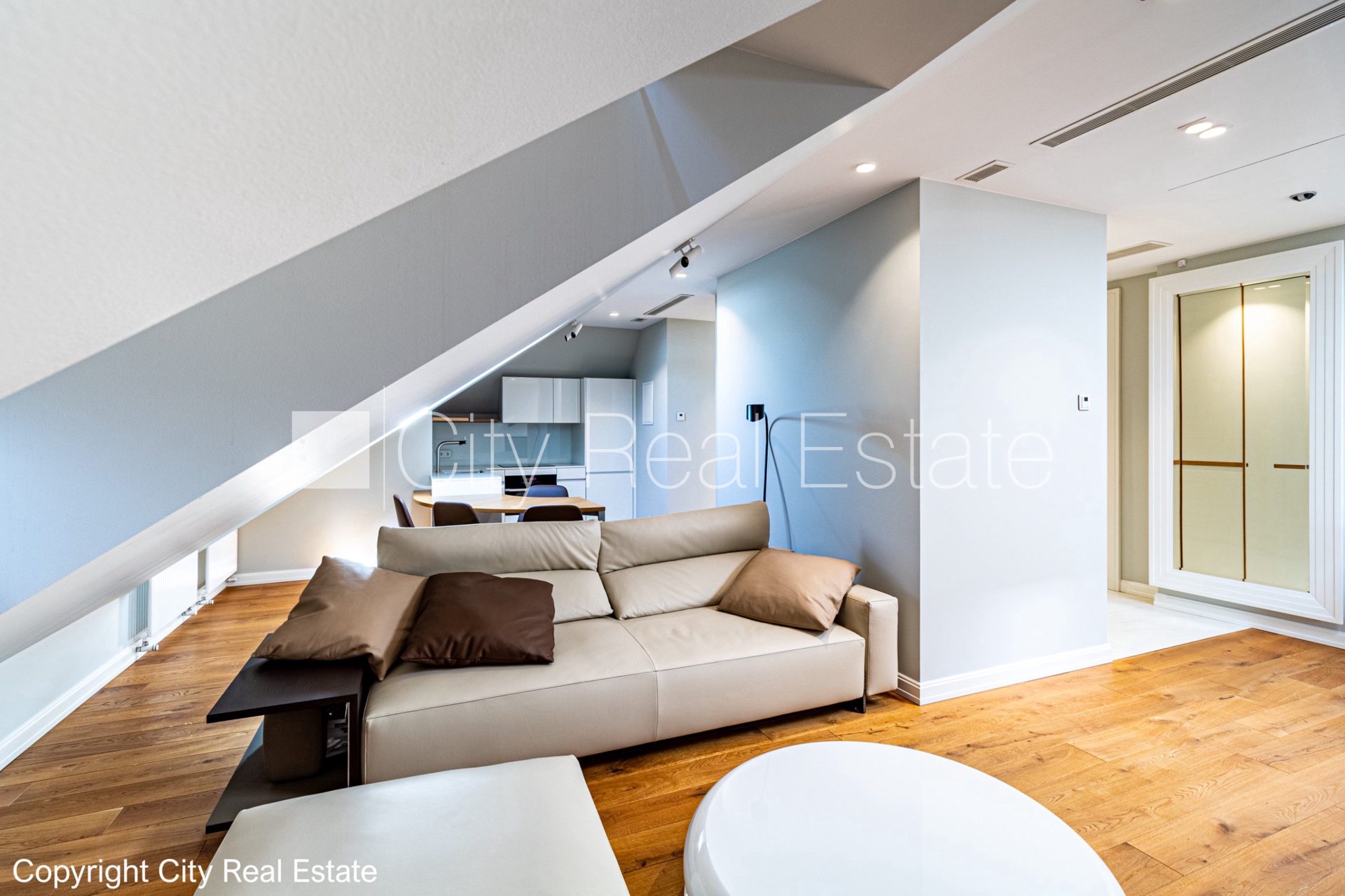 3 kambarių butas Rīga, Centrs, 92 m², parduodamas, Nuotrauka 1 iš 10