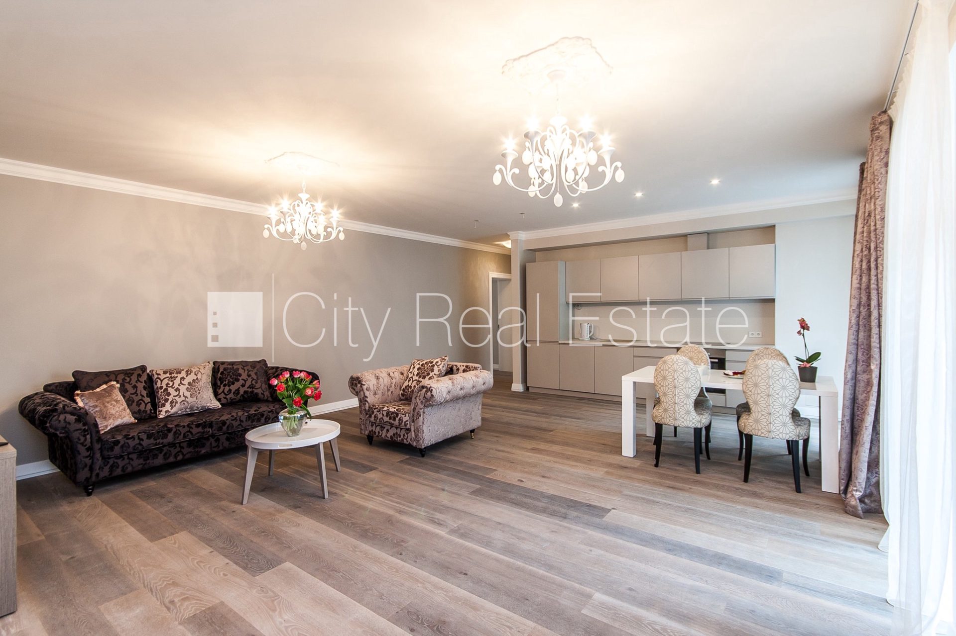 3-комнатная квартира в Рига, Центр, 97 м², продажа, Фото 1 из 6
