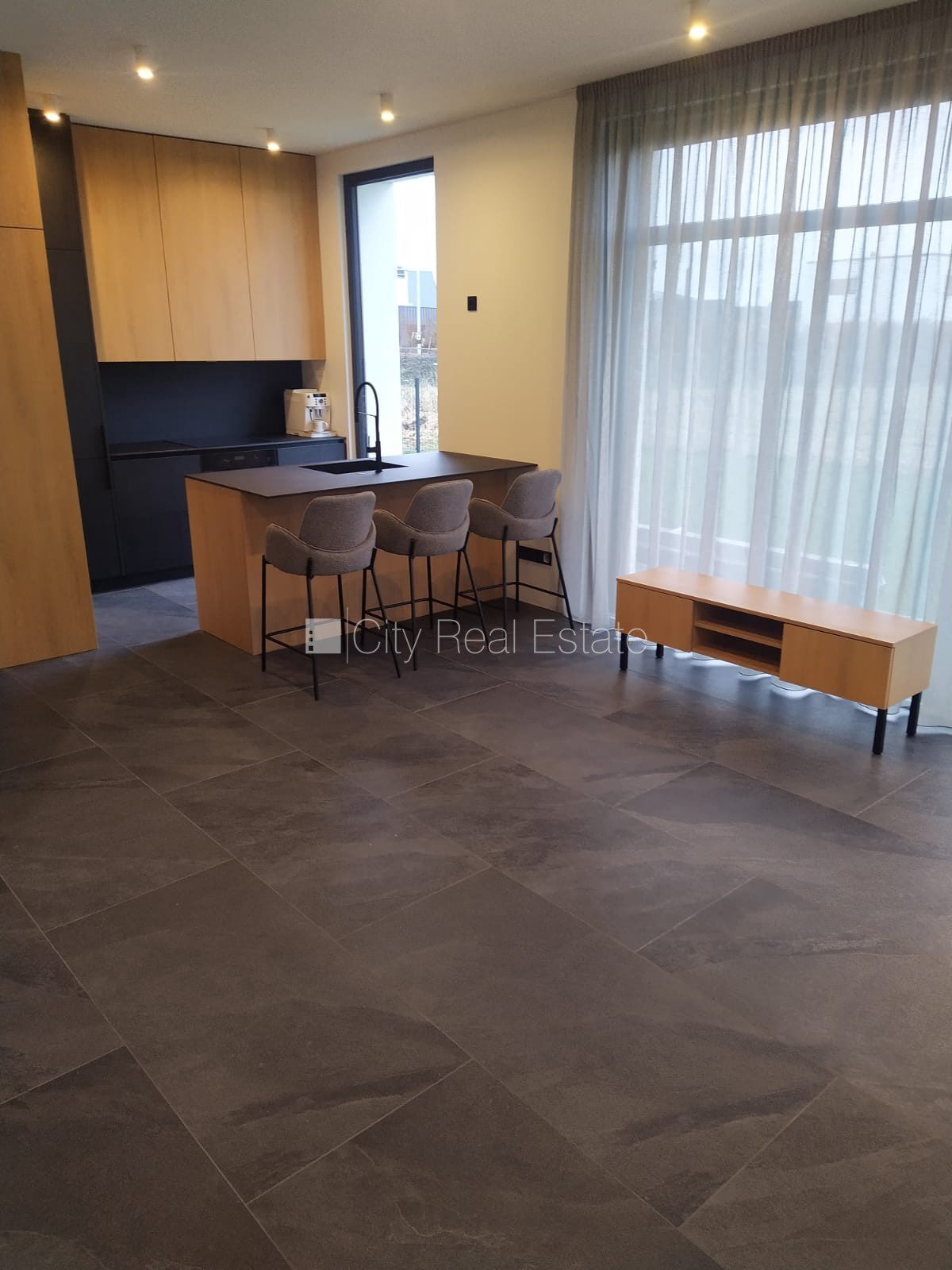 Дом в , 137 м², продажа, Фото 2 из 10