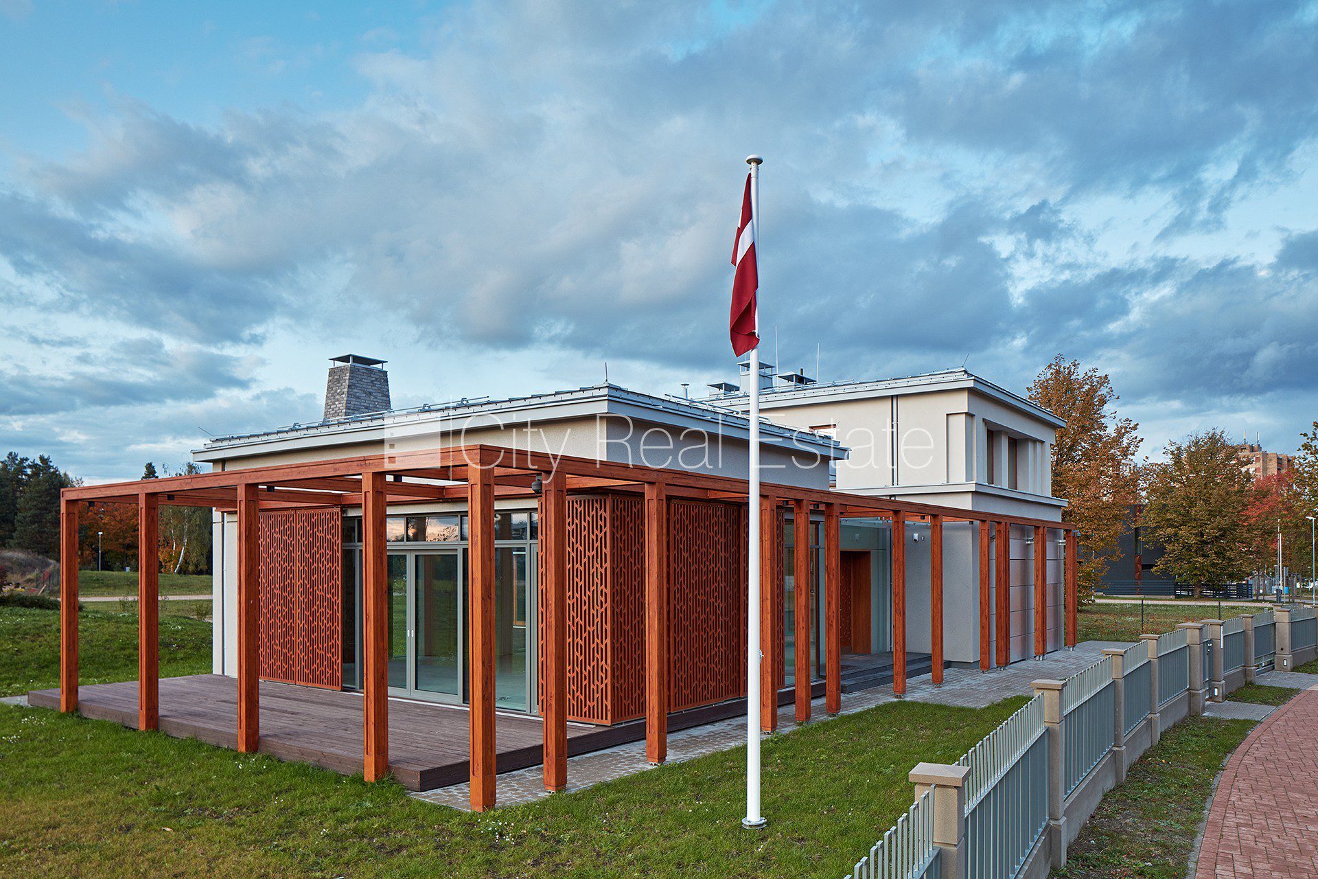 Māja Rīga, Mežaparks, 355 m², pārdod, Foto 1 no 10