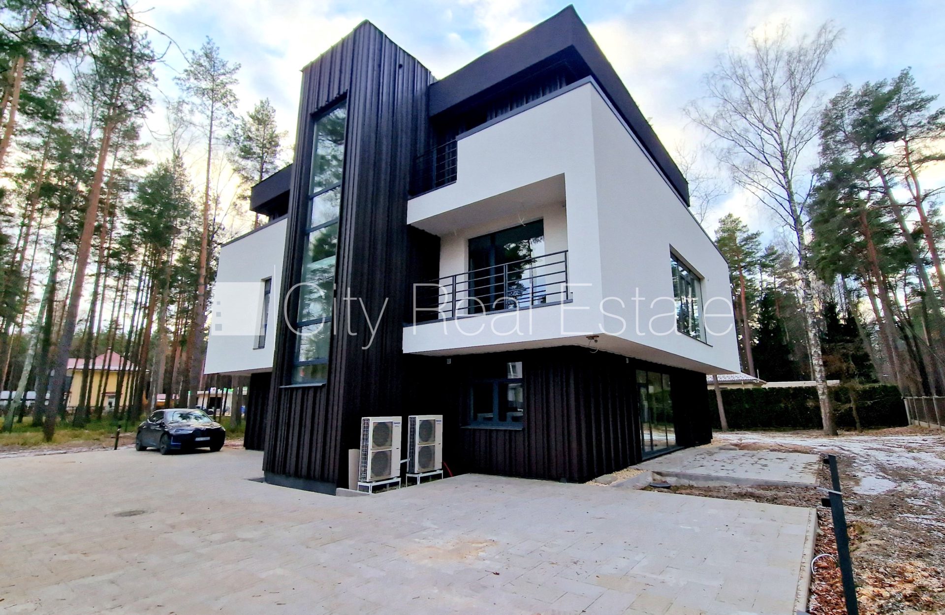 3 istabu dzīvoklis Jūrmala, Dzintari, 115 m², pārdod, Foto 1 no 10