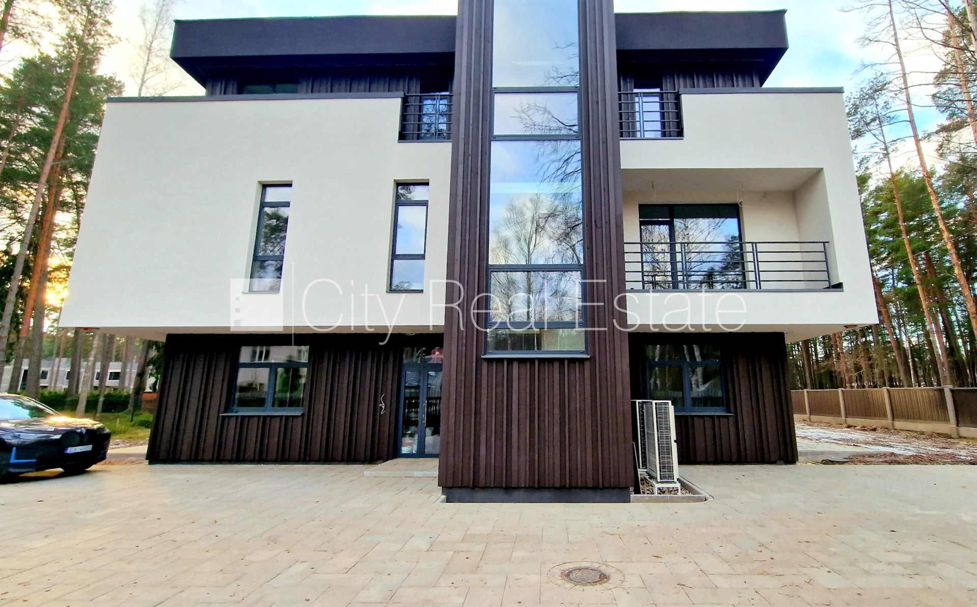 3 istabu dzīvoklis Jūrmala, Dzintari, 115 m², pārdod, Foto 2 no 10