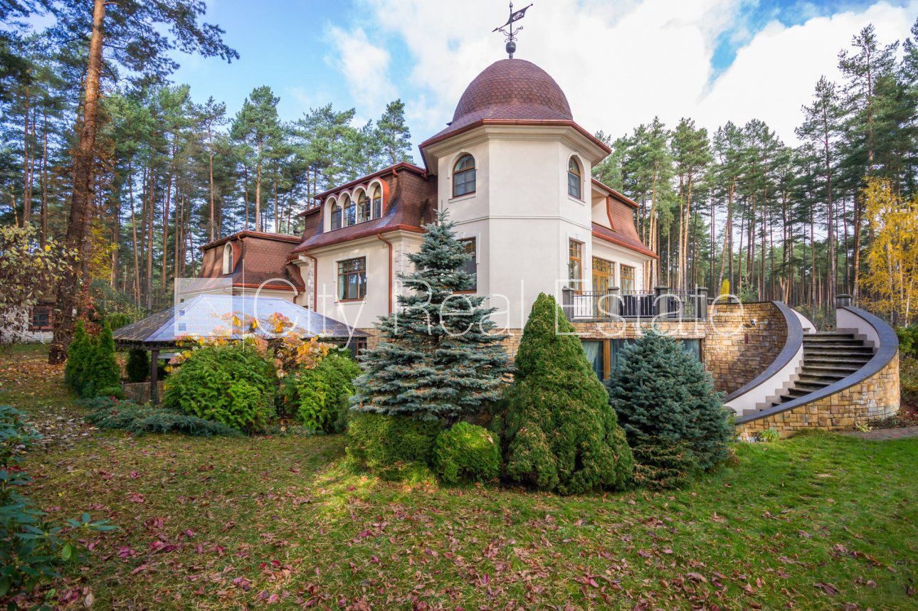 Дом в , 607 м², продажа, Фото 1 из 10