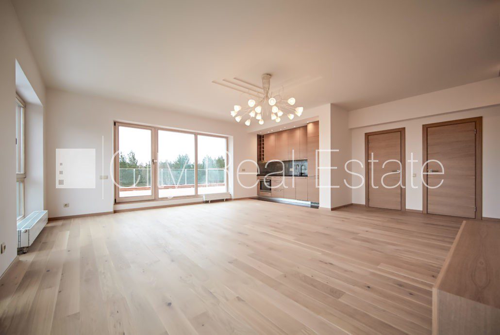 3 istabu dzīvoklis Carnikava, 190 m², pārdod, Foto 1 no 10