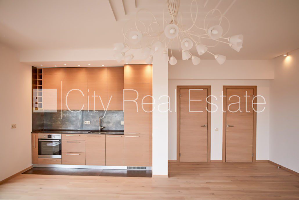3 istabu dzīvoklis Carnikava, 190 m², pārdod, Foto 2 no 10