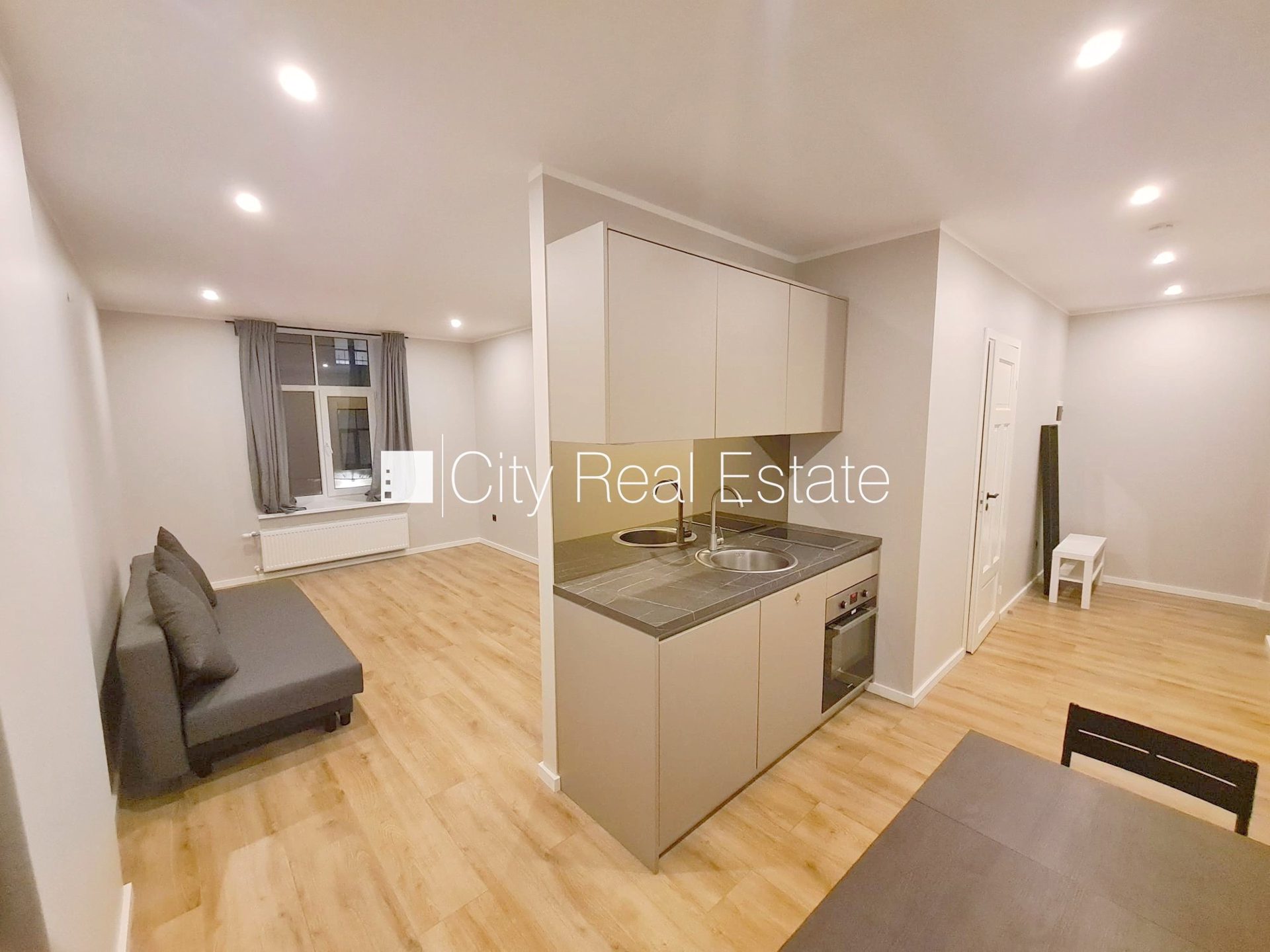 1-toaline korter Rīga, Centrs, 30 m², üür, Foto 1 / 10