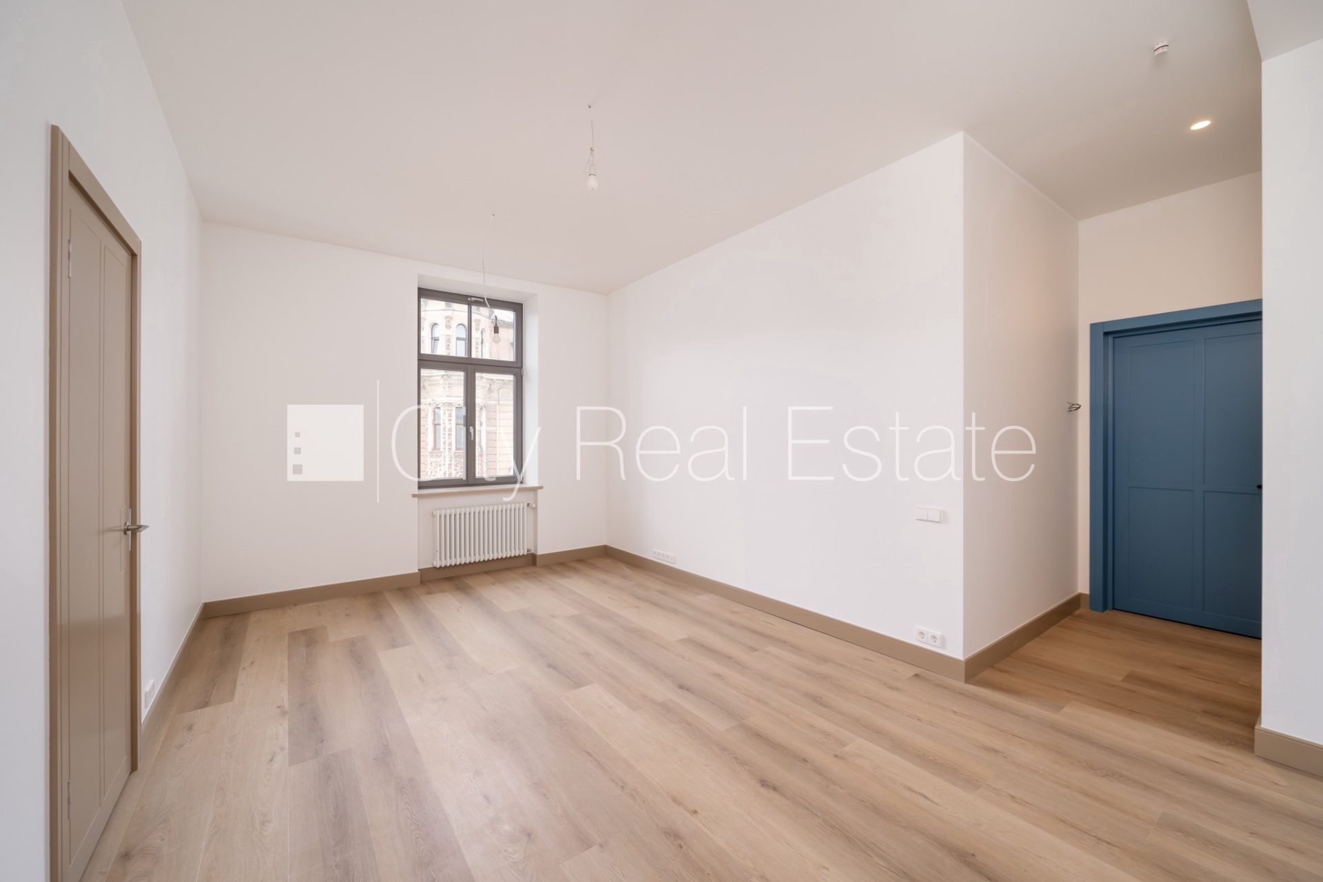 2-комнатная квартира в Рига, Центр, 42 м², продажа, Фото 1 из 10