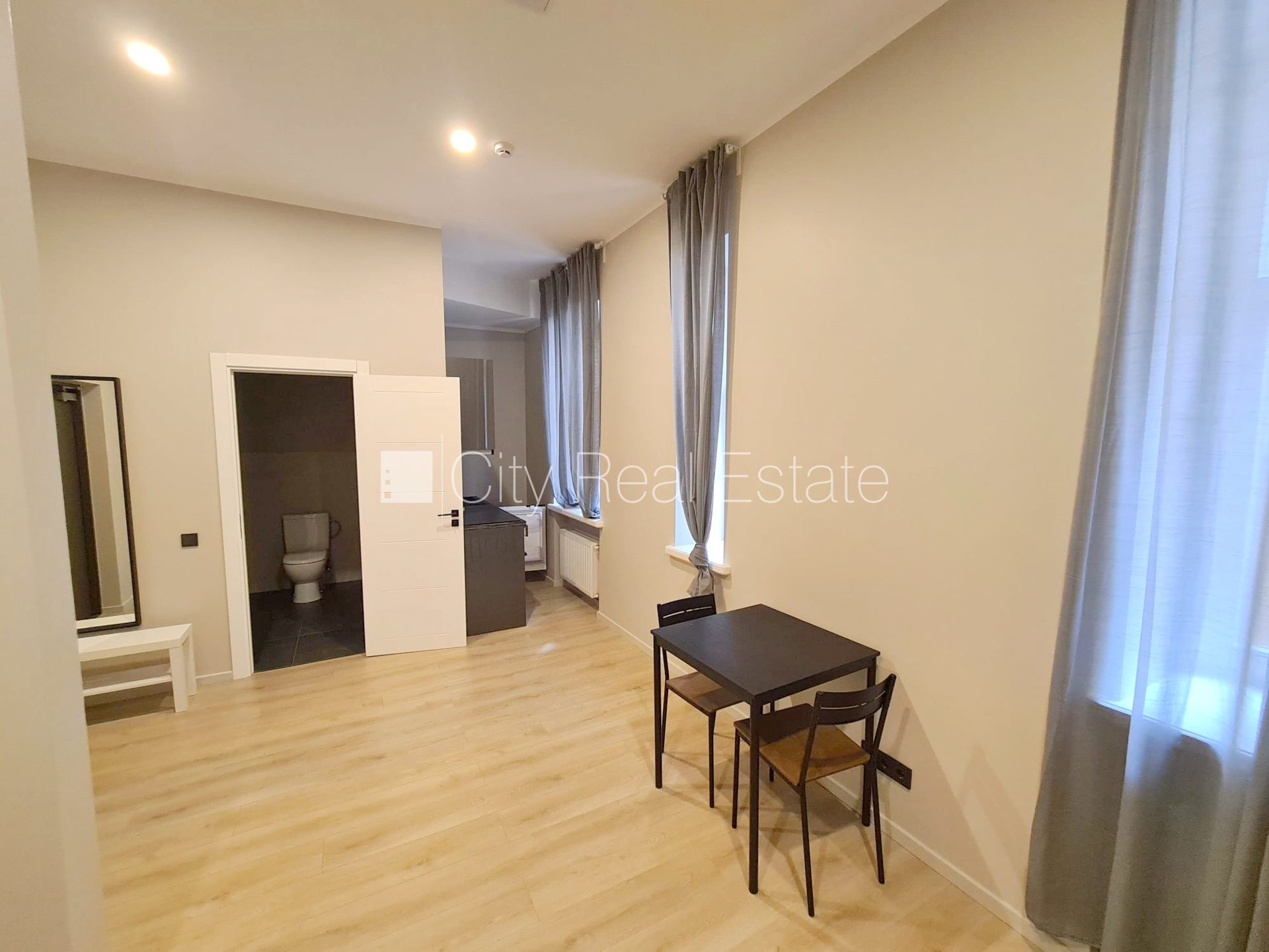 1-toaline korter Rīga, Centrs, 29 m², üür, Foto 1 / 10
