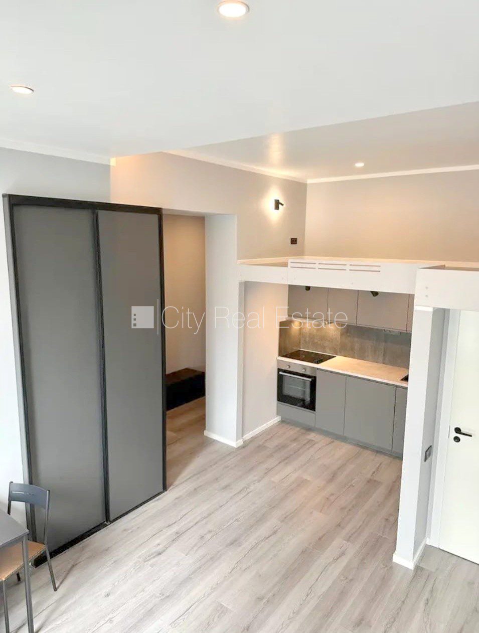 1-toaline korter Rīga, Centrs, 32 m², üür, Foto 1 / 10