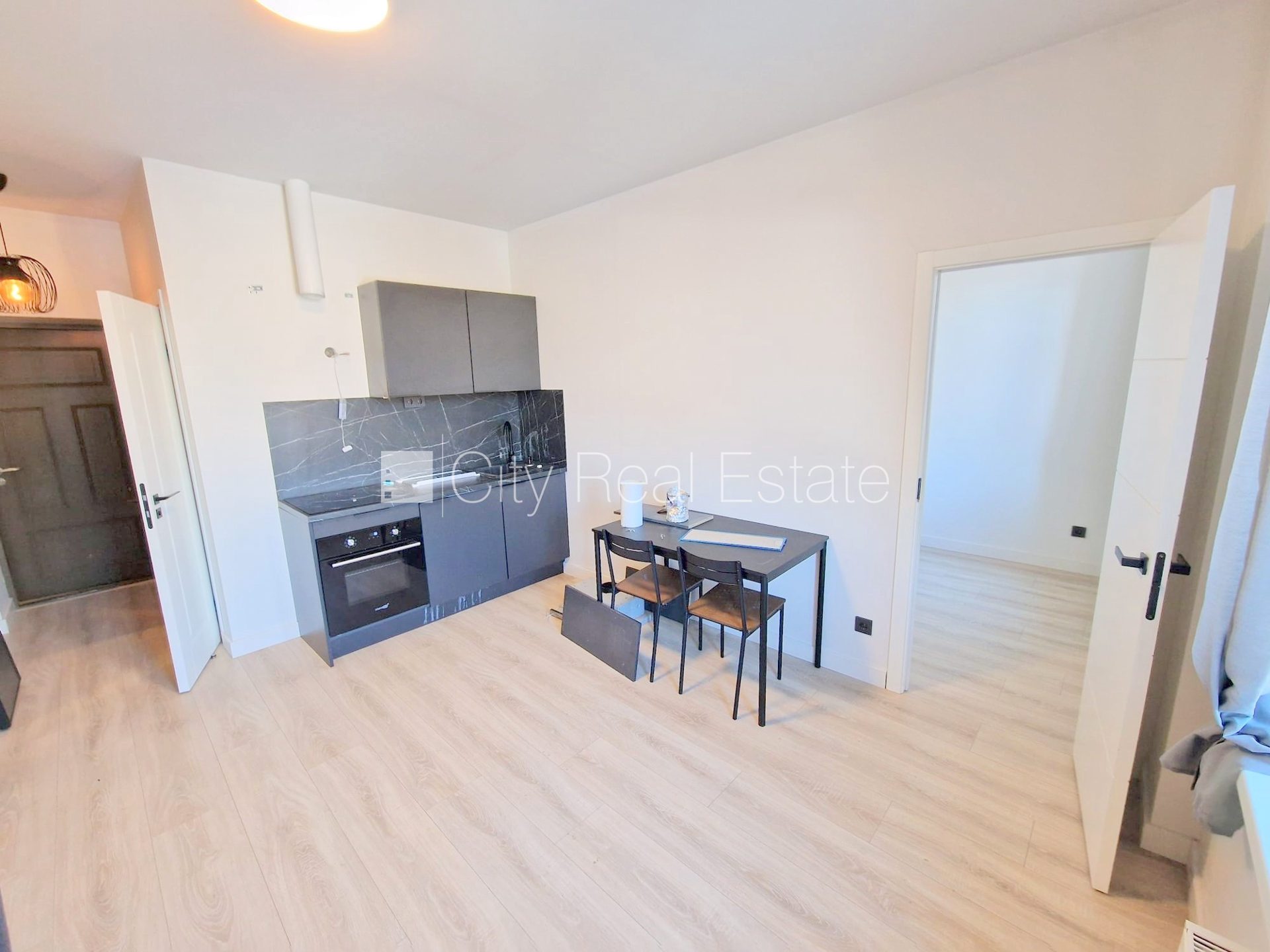 2 istabu dzīvoklis Rīga, Centrs, 38 m², izīrē, Foto 2 no 10