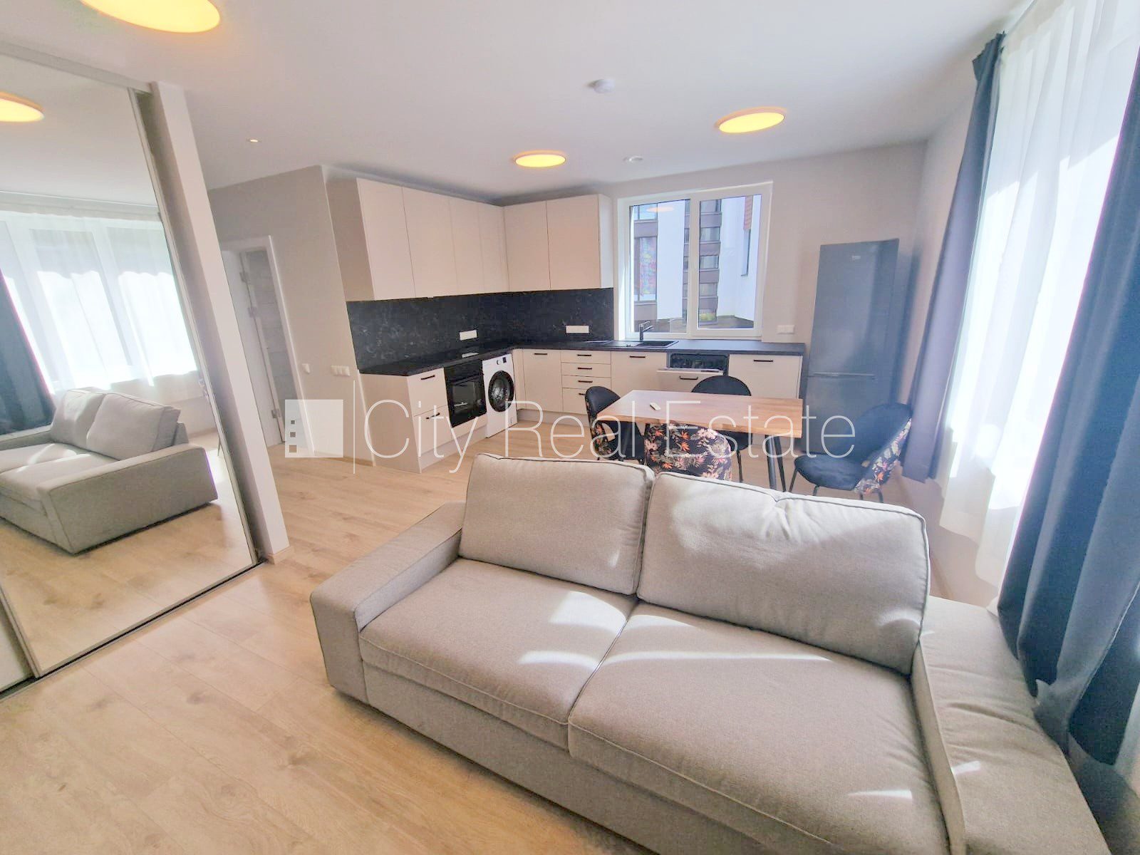 2-toaline korter Rīga, Vecrīga, 50 m², üür, Foto 1 / 10