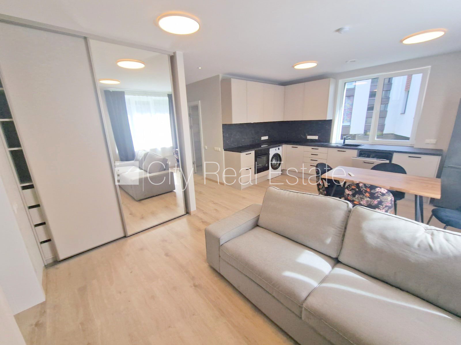 2-toaline korter Rīga, Vecrīga, 50 m², üür, Foto 3 / 10