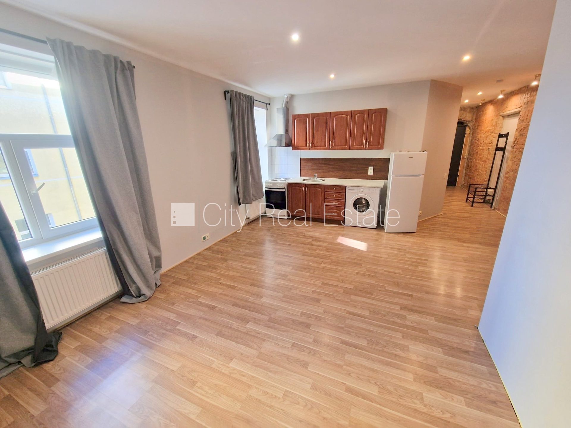 1-toaline korter Rīga, Centrs, 33 m², üür, Foto 1 / 10