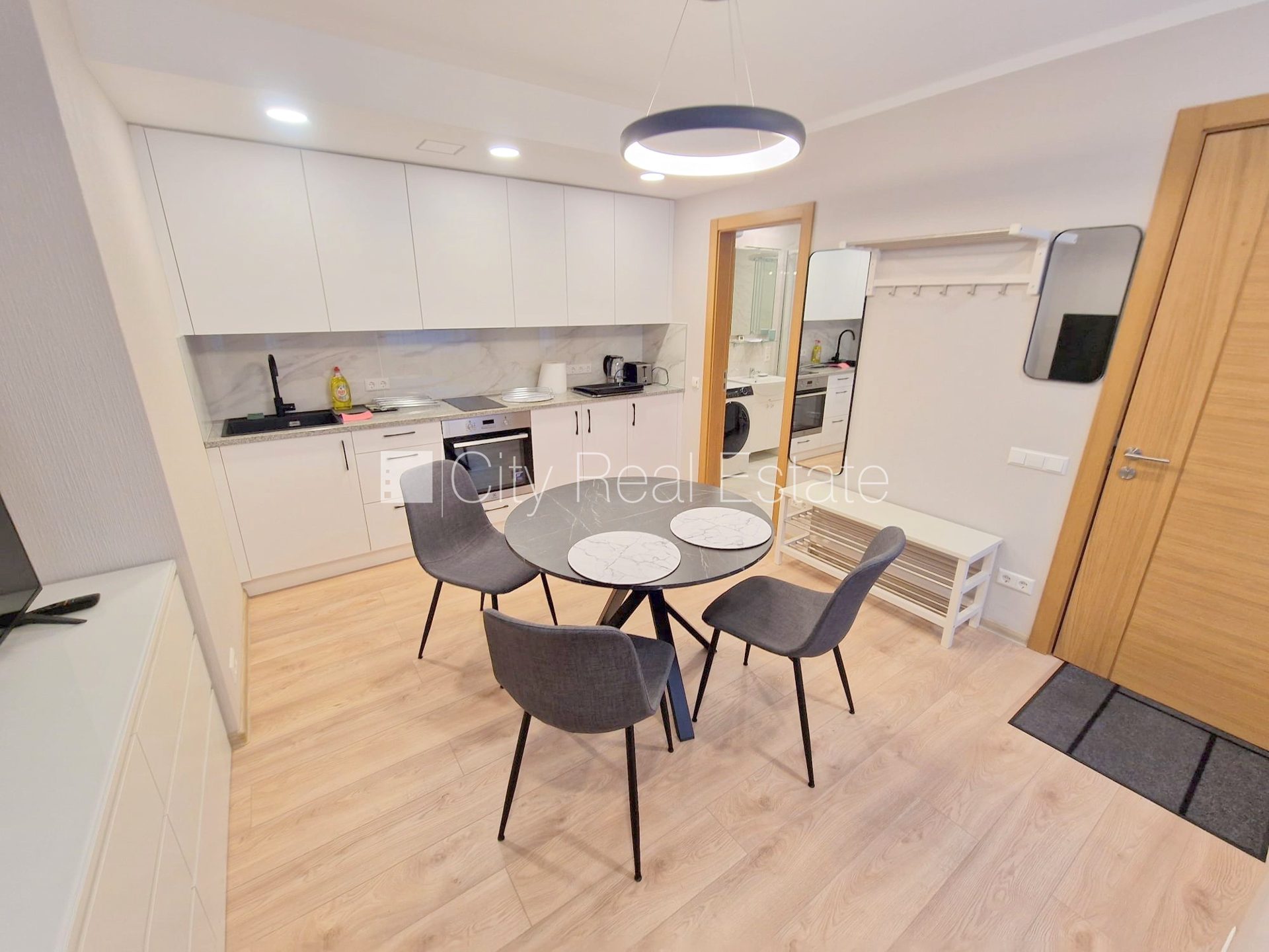 2-toaline korter Rīga, Centrs, 37 m², üür, Foto 1 / 10