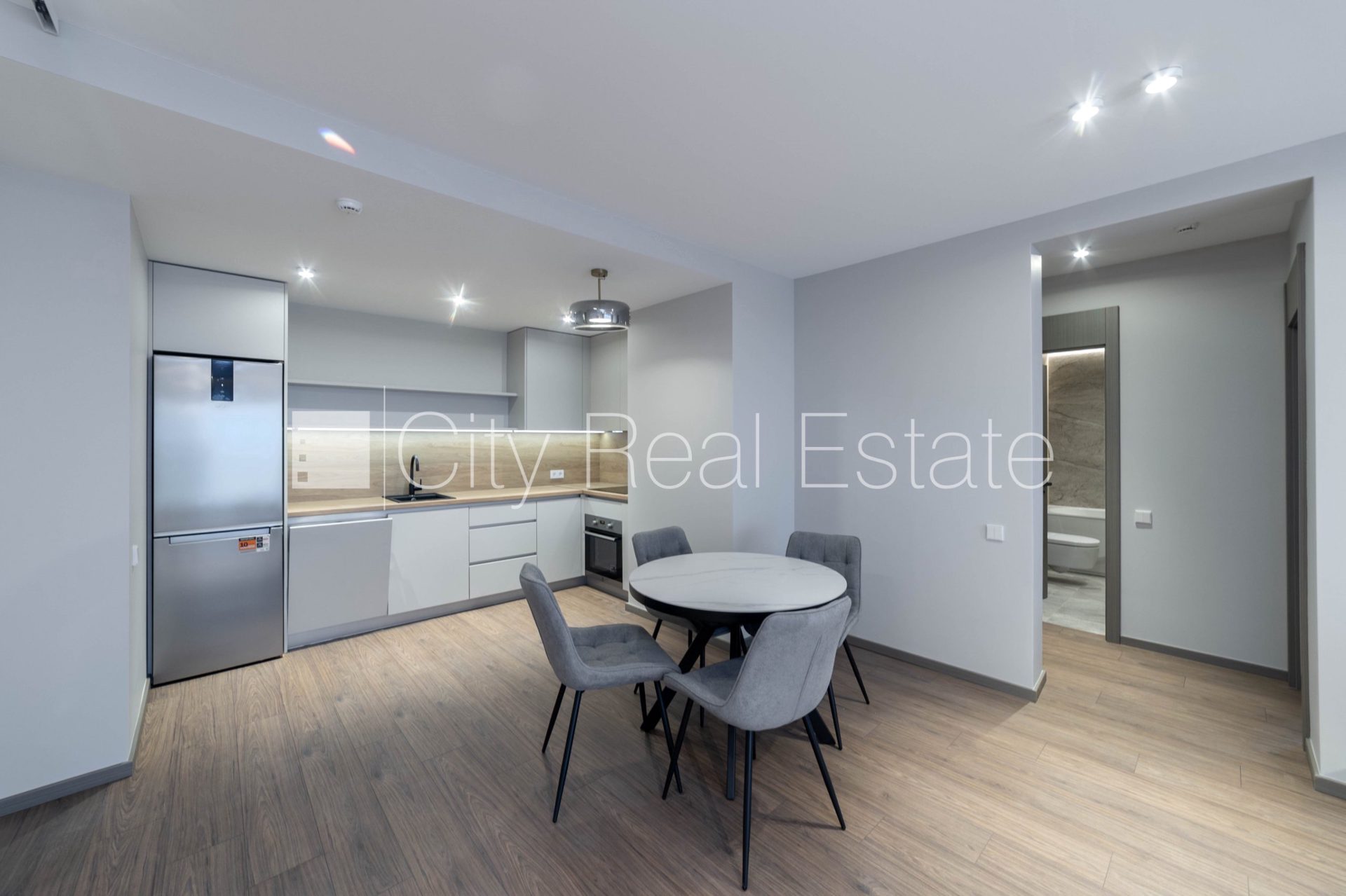 3-room apartment for rent in Riga, Šampēteris, 84 m², Photo 1 of 10