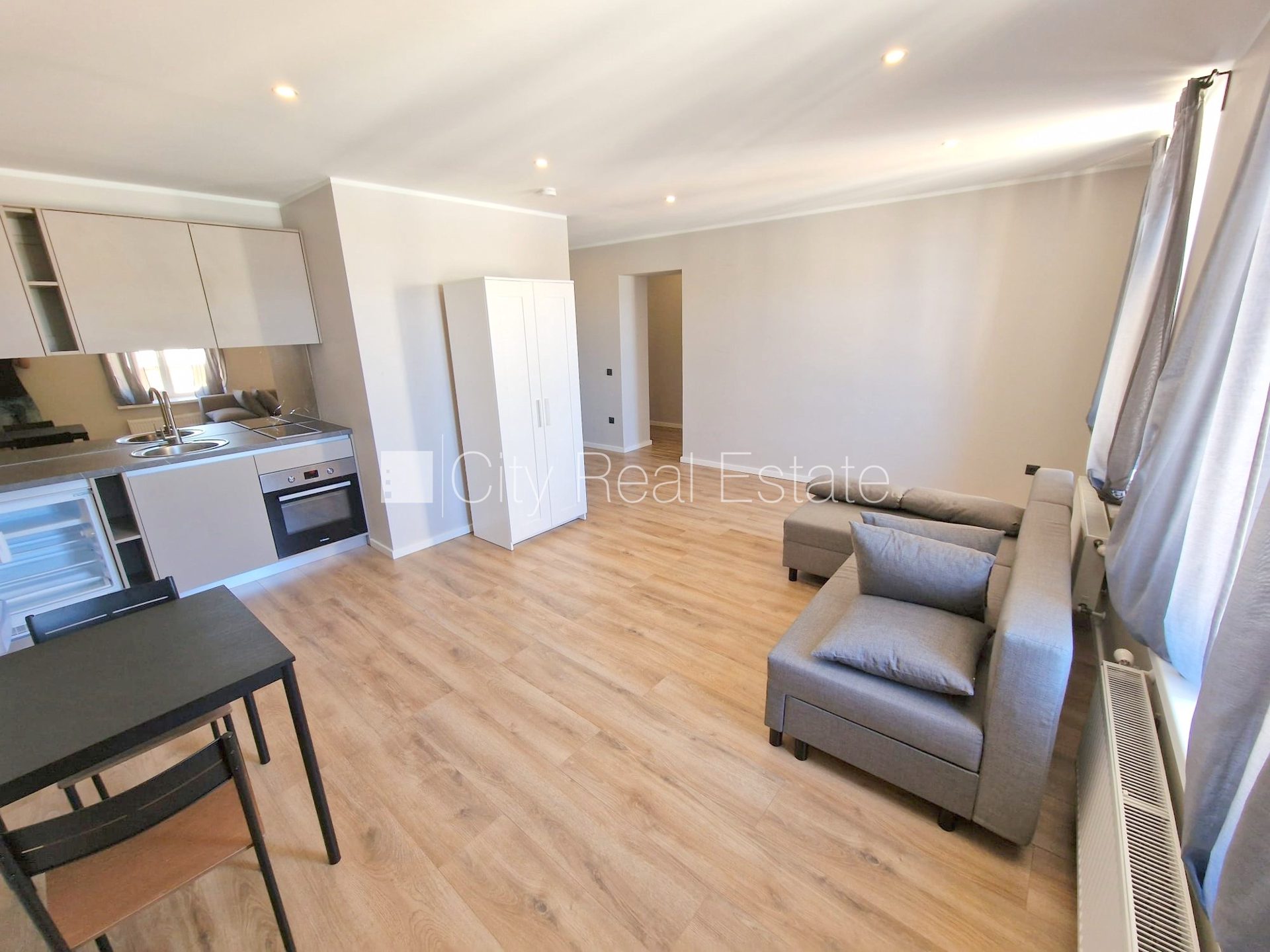 1 istabu dzīvoklis Rīga, Centrs, 32 m², izīrē, Foto 2 no 10