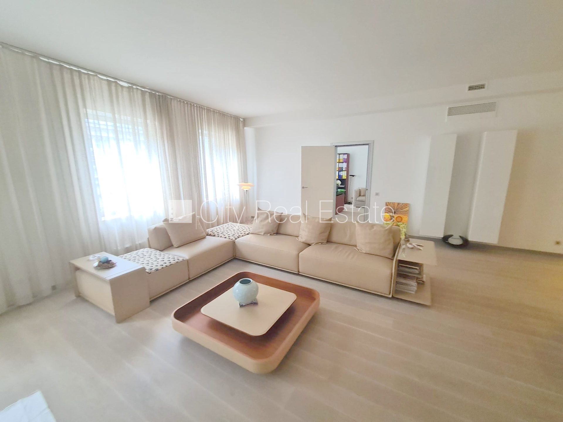3-комнатная квартира в Рига, Старая Рига, 171 м², аренда, Фото 5 из 10