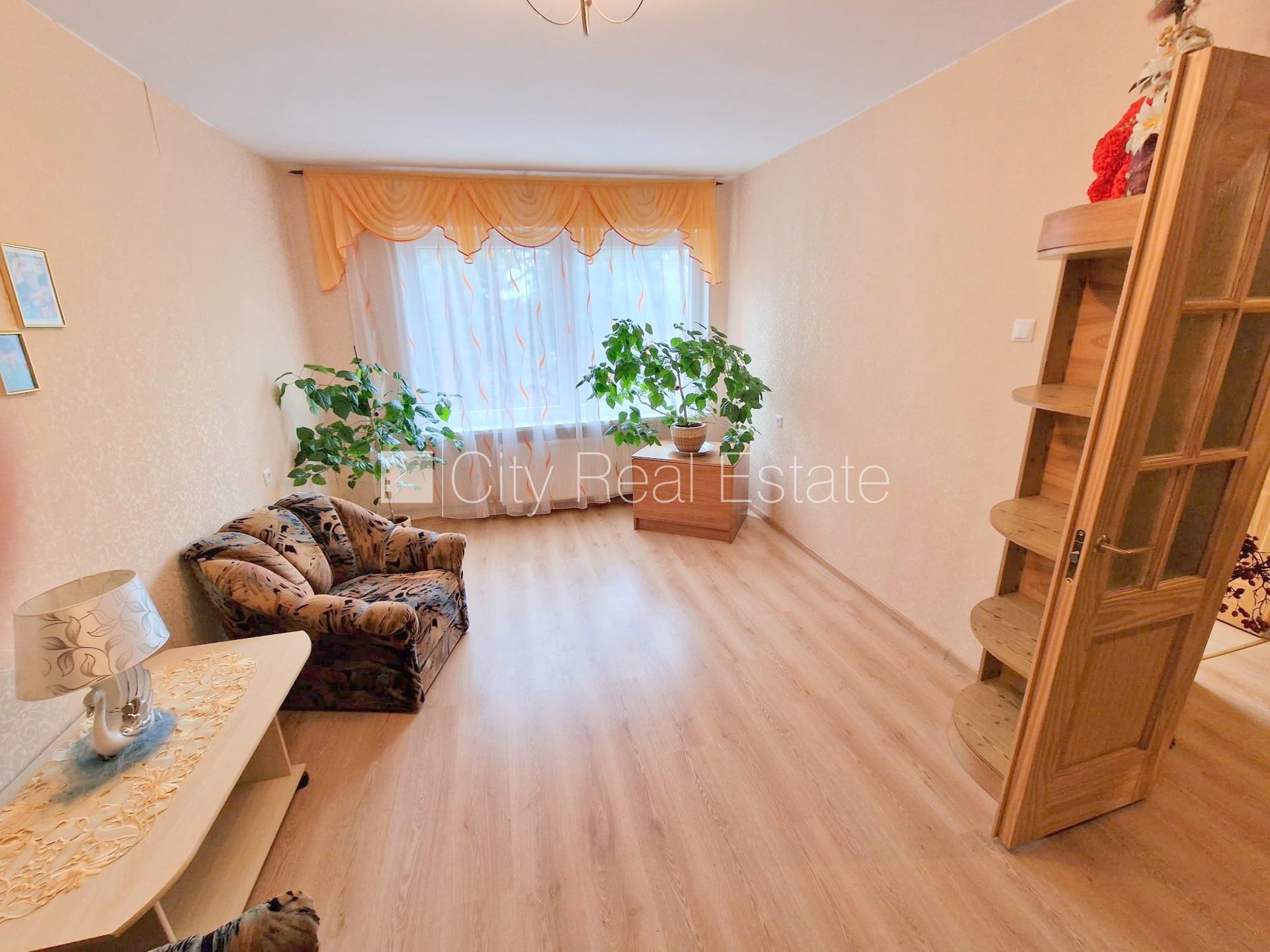 2-комнатная квартира в Юрмала, Булдури, 52 м², продажа, Фото 1 из 10