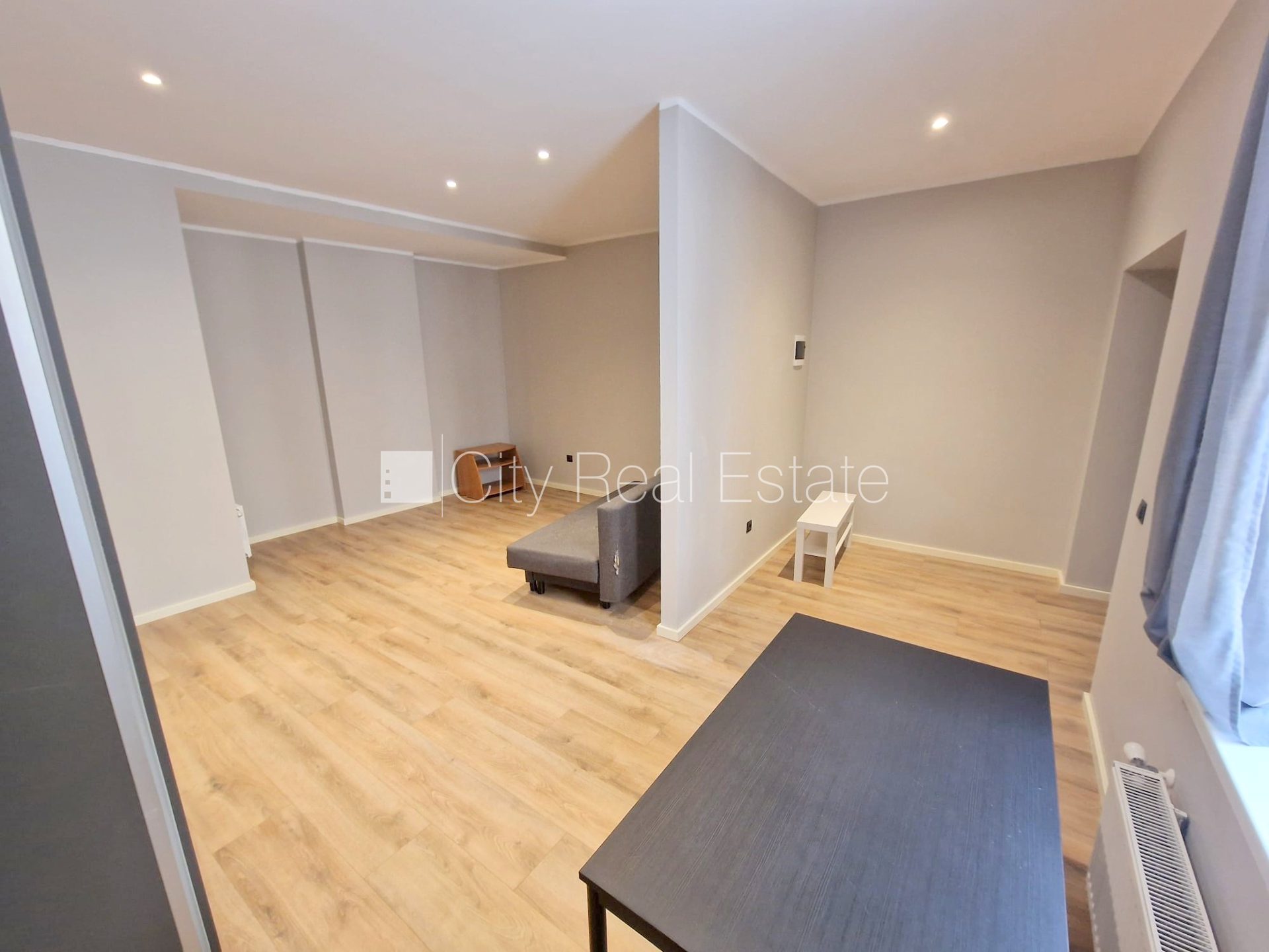 1-toaline korter Rīga, Centrs, 42 m², üür, Foto 1 / 10