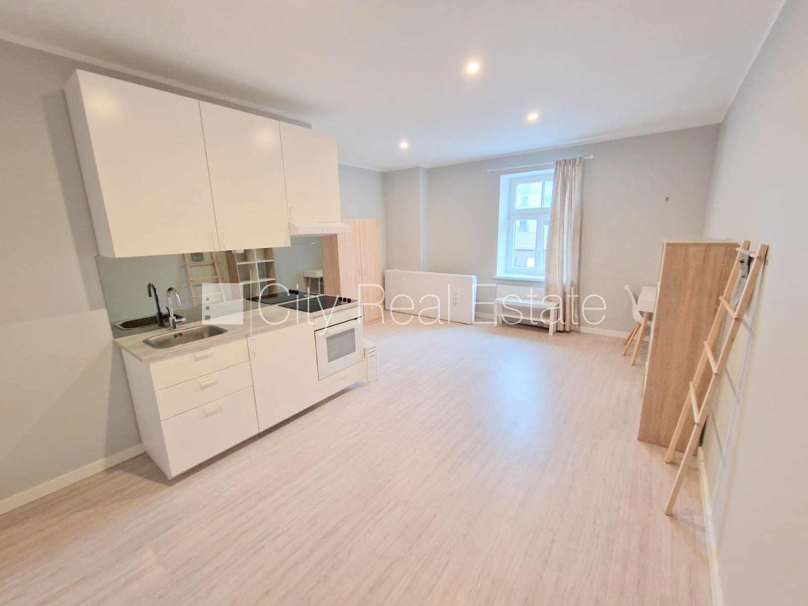 1-toaline korter Rīga, Centrs, 28 m², üür, Foto 1 / 10