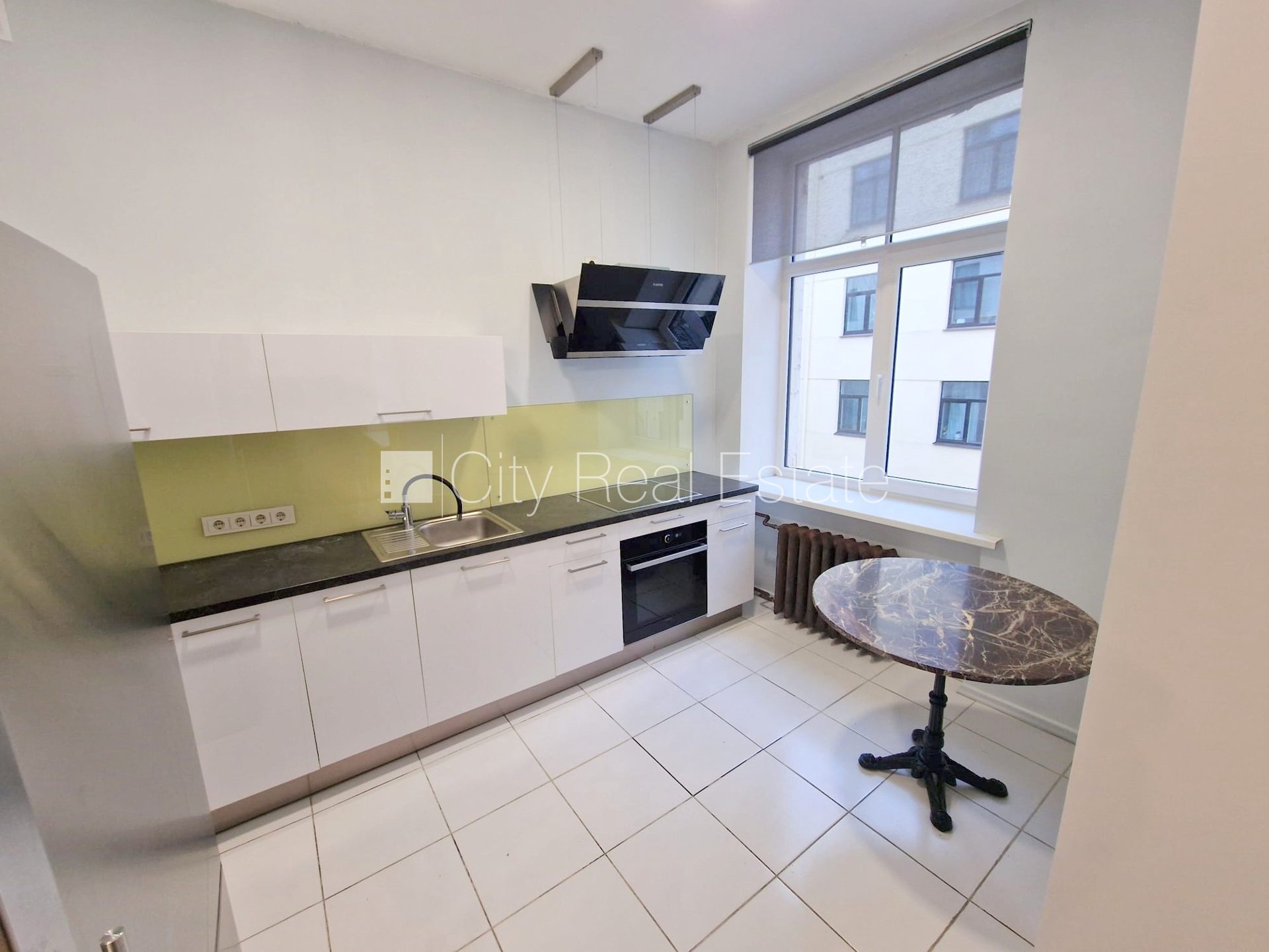 4-toaline korter Rīga, Centrs, 90 m², üür, Foto 1 / 10