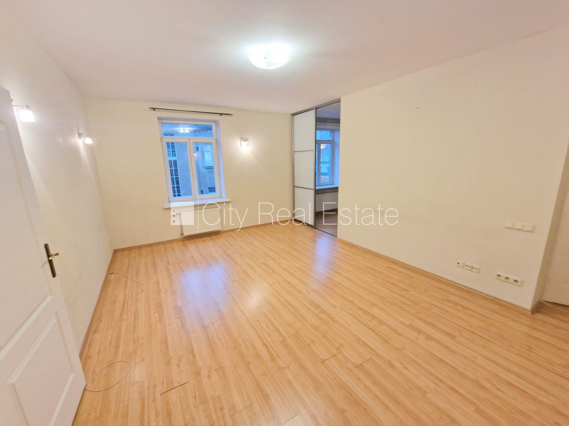 2-комнатная квартира в Рига, Центр, 67 м², продажа, Фото 1 из 10