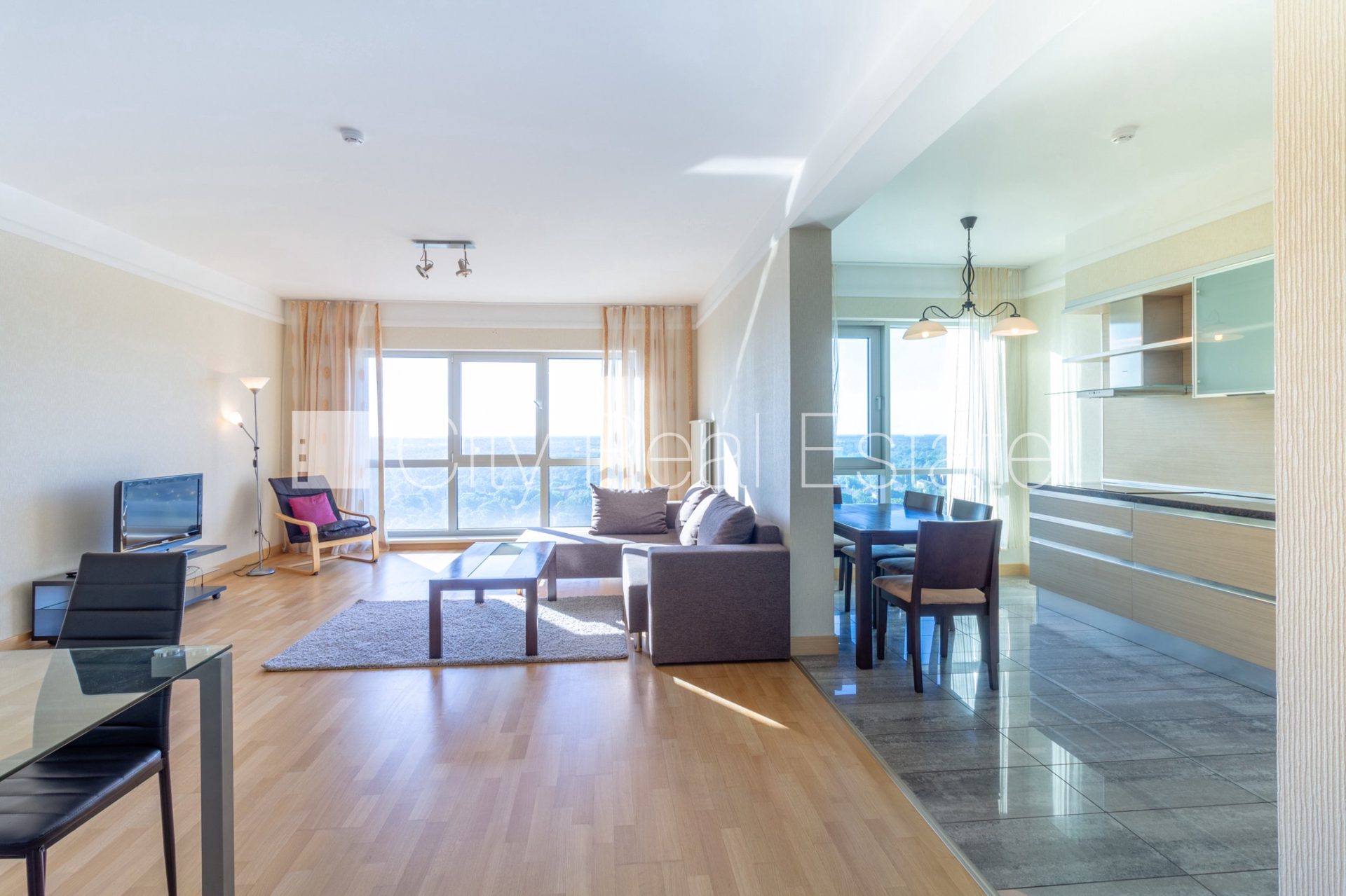 3-комнатная квартира в Рига, Шампетерис, 92 м², аренда, Фото 1 из 10