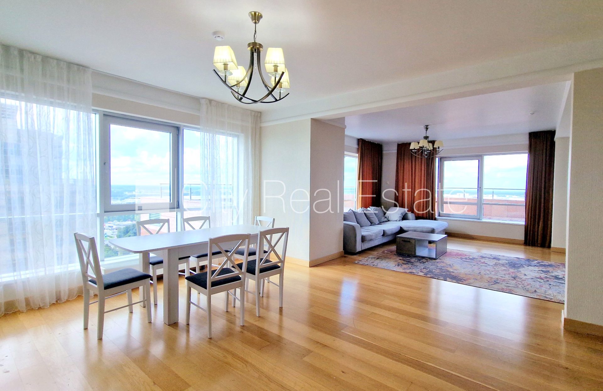 3-комнатная квартира в Рига, Шампетерис, 180 м², аренда, Фото 1 из 10