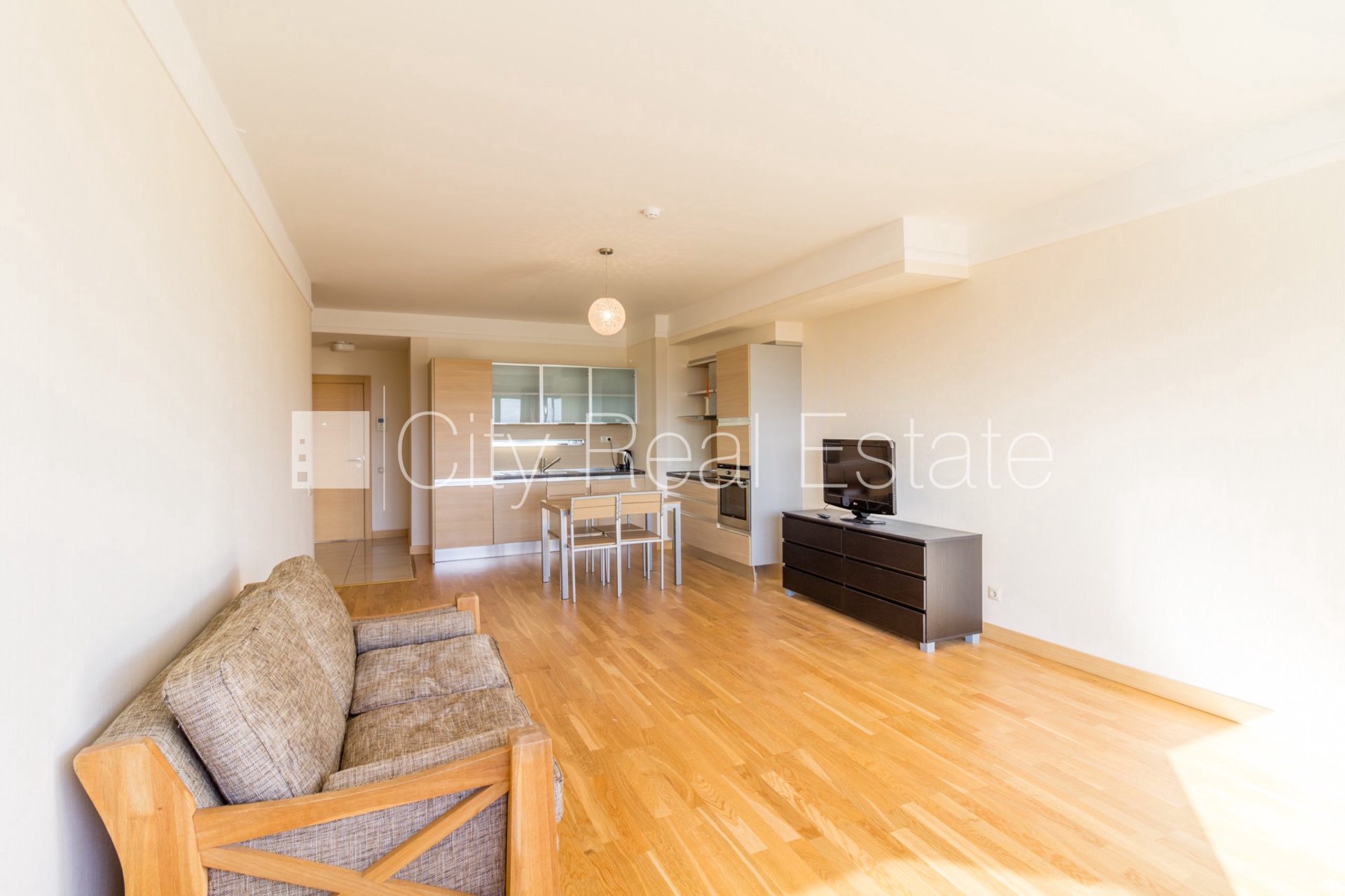 2 istabu dzīvoklis Rīga, Šampēteris, 70 m², izīrē, Foto 2 no 8